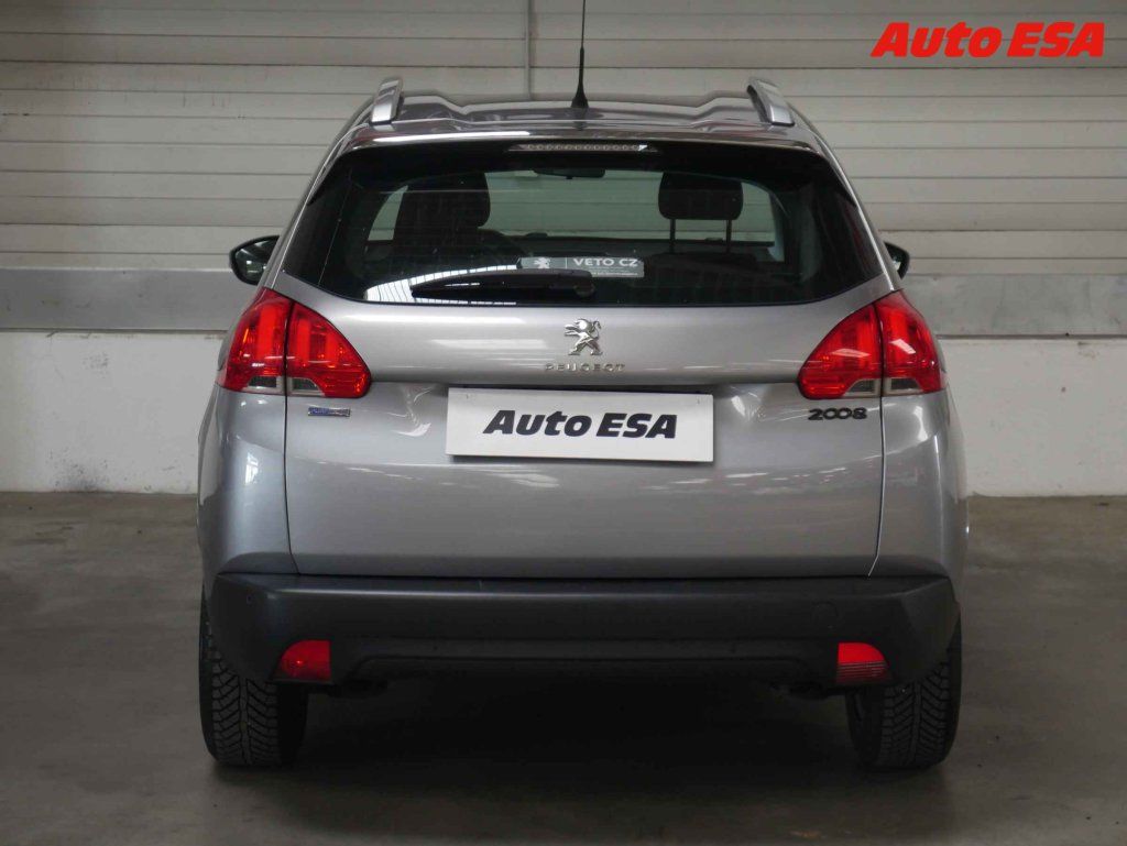Peugeot 2008, 1.2 - fotka 5