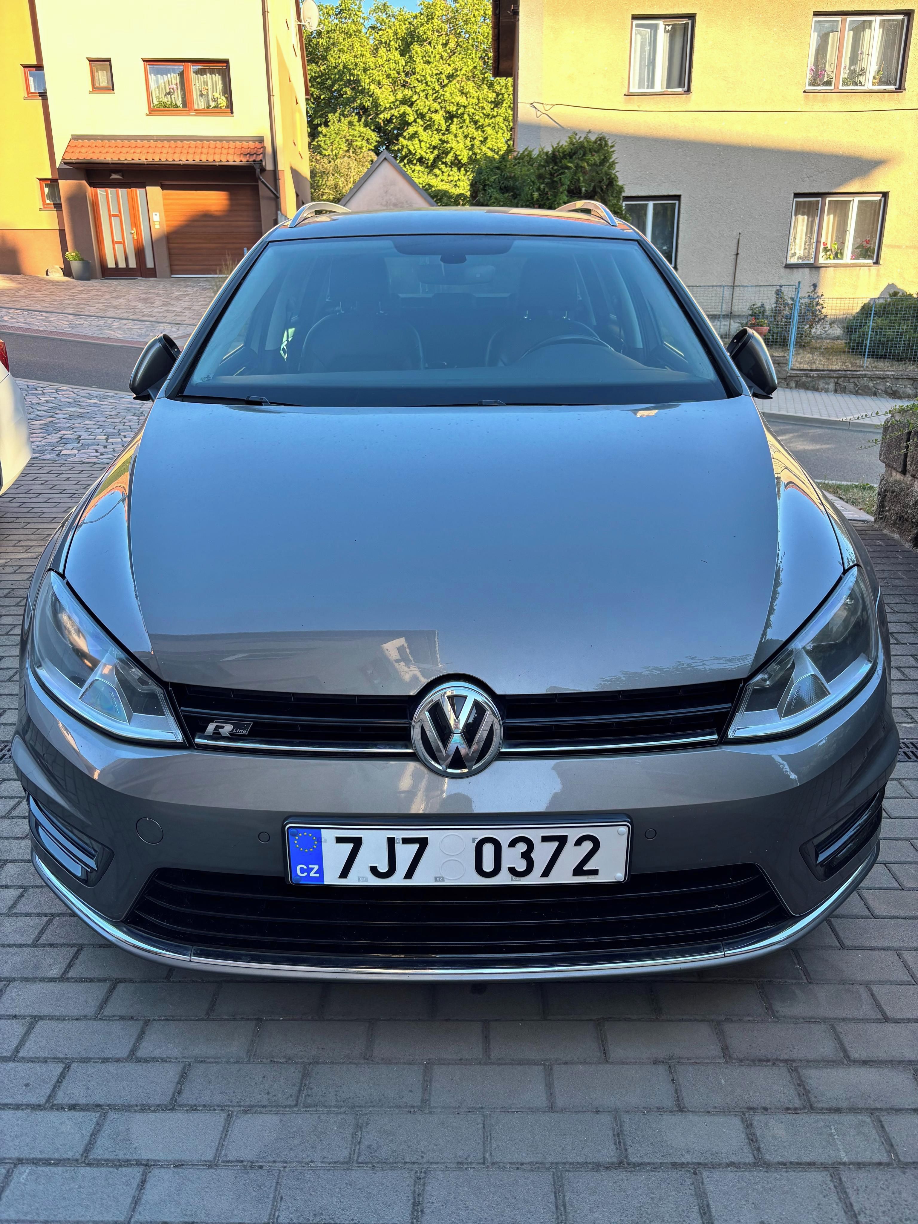 Volkswagen Golf, 1.2 TSi 81 kW R line - fotka 2