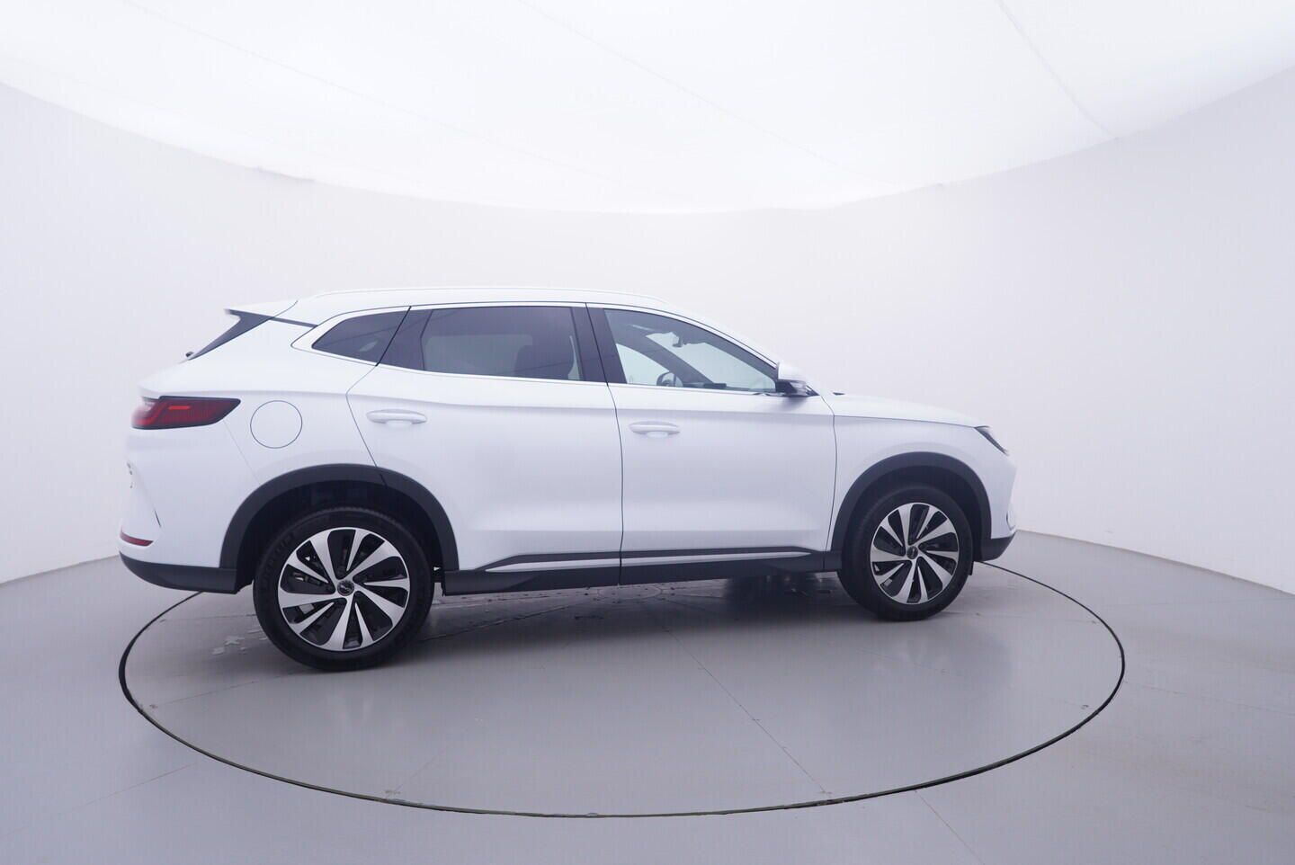 BYD Seal U, Design plg-in hybrid 238 kW - fotka 6