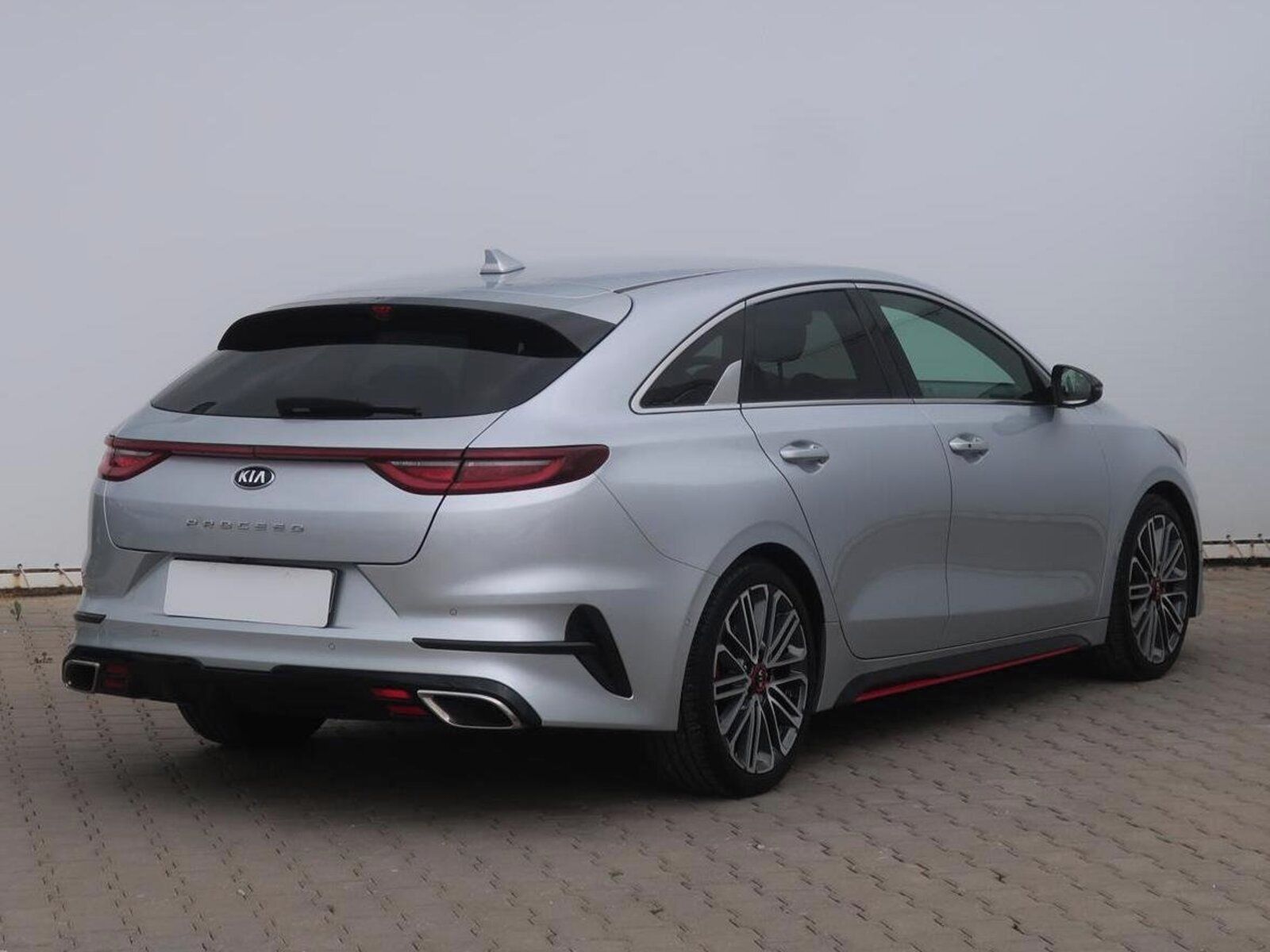 Kia ProCeed, GT 1.6 T-GDI, Automat - fotka 5