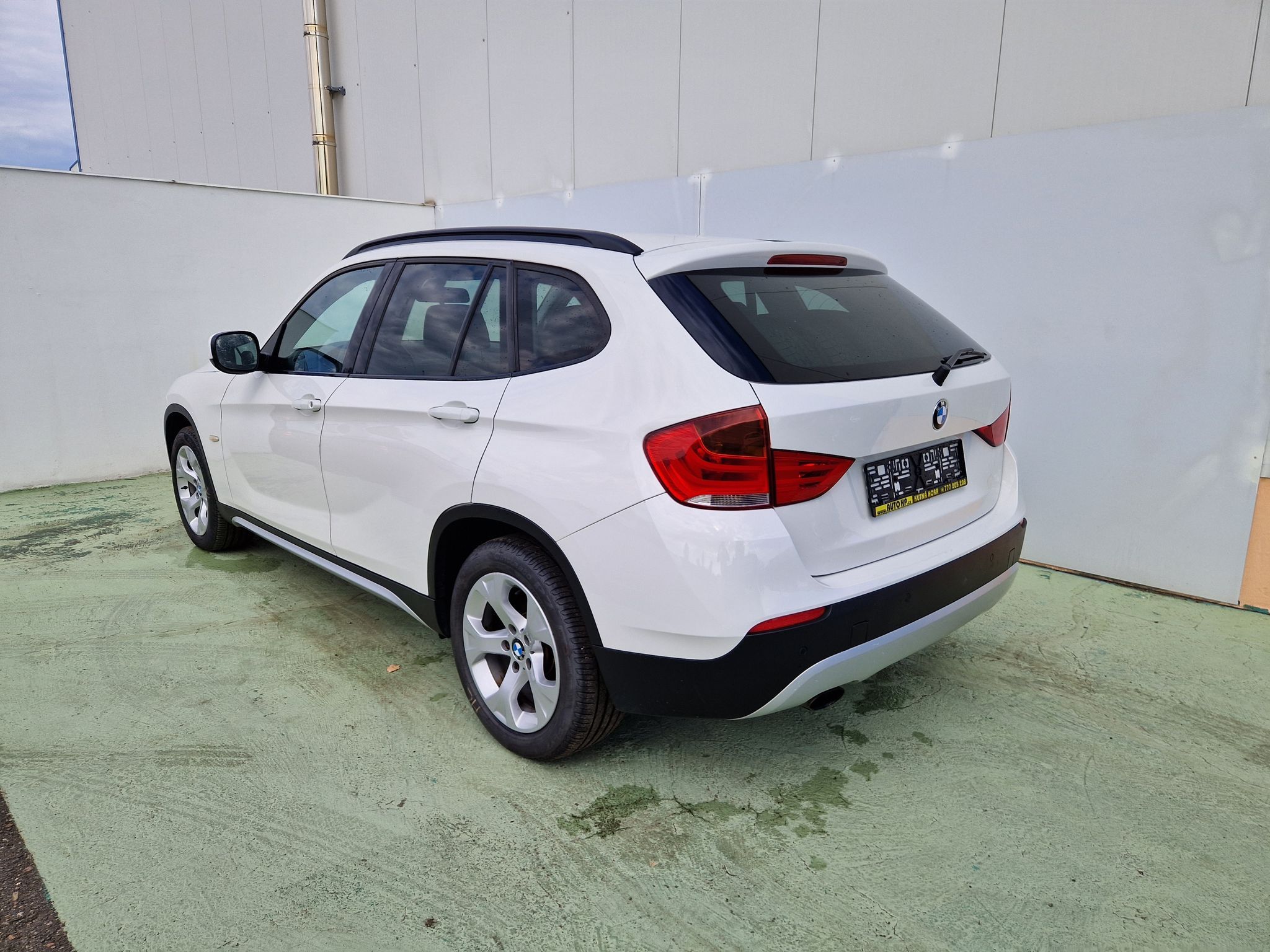 BMW X1, 2.0i, 110kW, sDrive - fotka 4