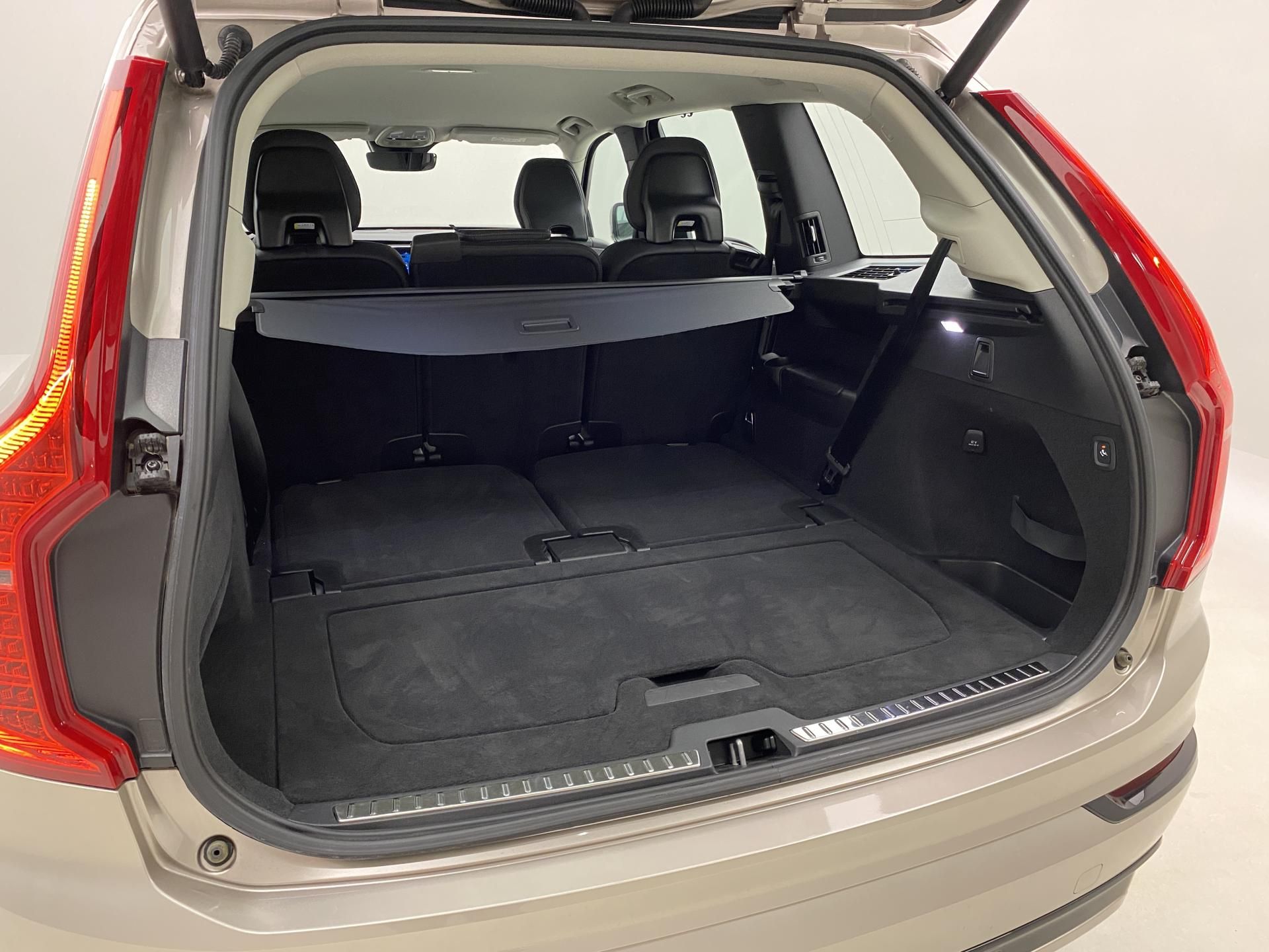 Volvo XC90, T8 AWD RECHARGE PLUS DARK - fotka 5