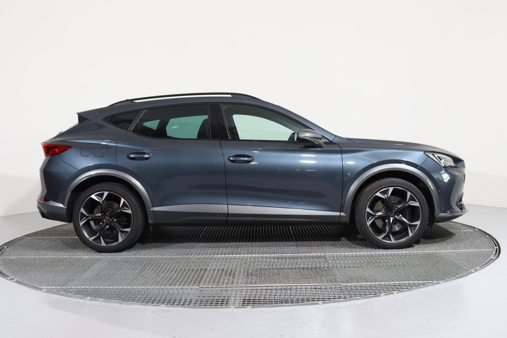 Cupra Formentor, VZ 2,0 TSI DSG 180 KW - fotka 3