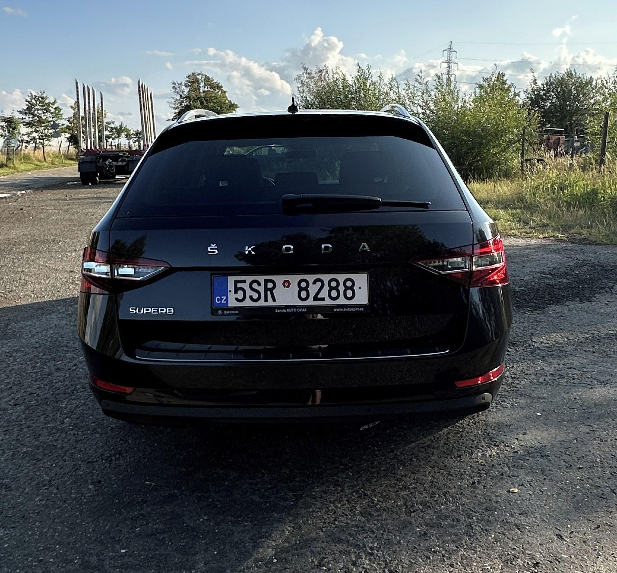 Škoda Superb, ŠKODA SUPERB COMBI 2.0 TDI 140 - fotka 3