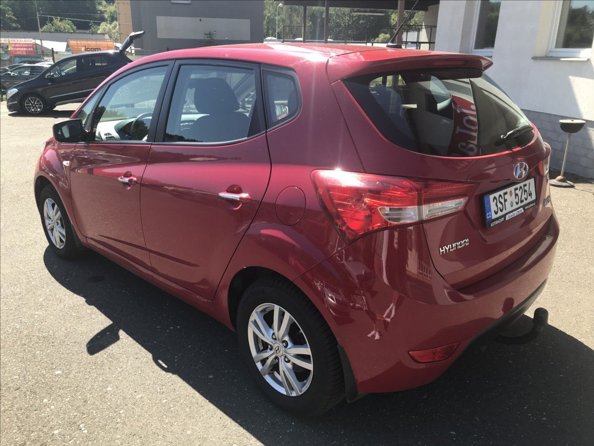 Hyundai ix20, 1,6 i 91kW Automat - fotka 6