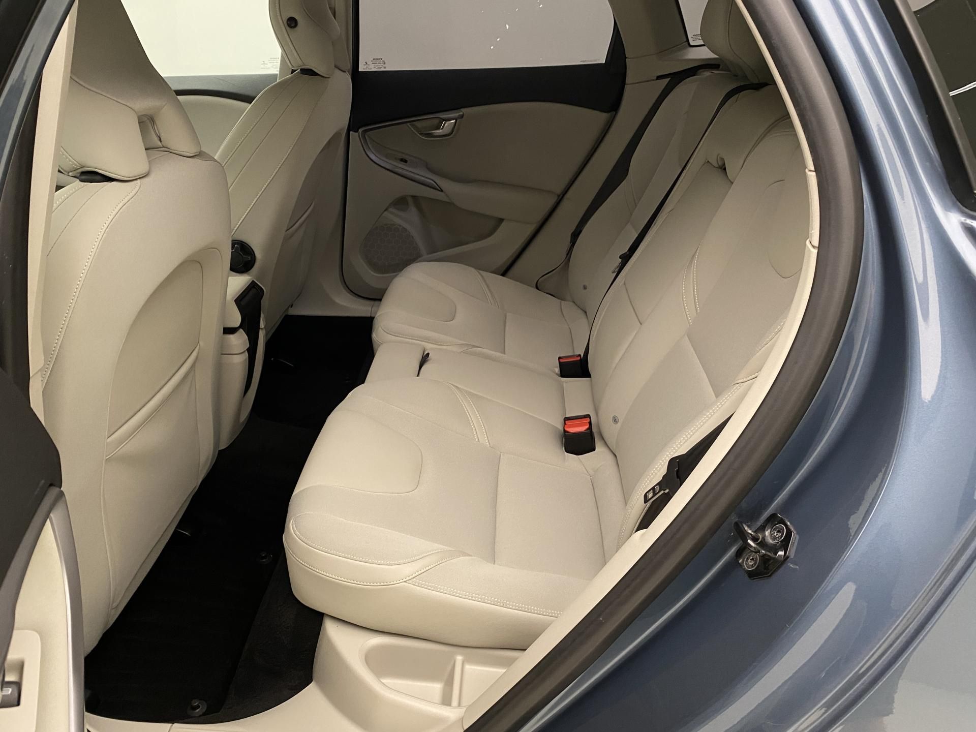 Volvo V40, D2 Momentum - fotka 5
