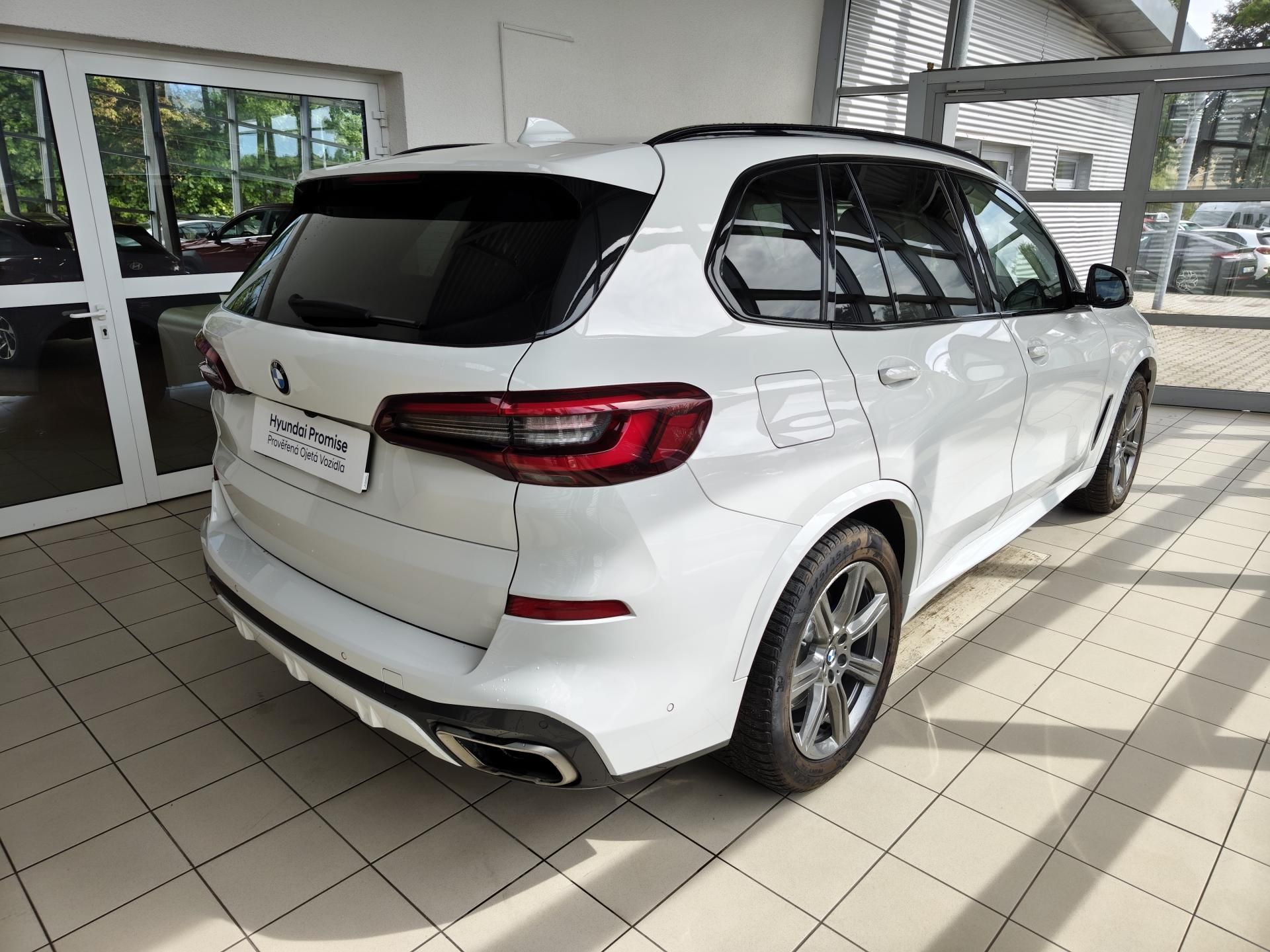BMW X5, M50i 390kW xDrive - fotka 4