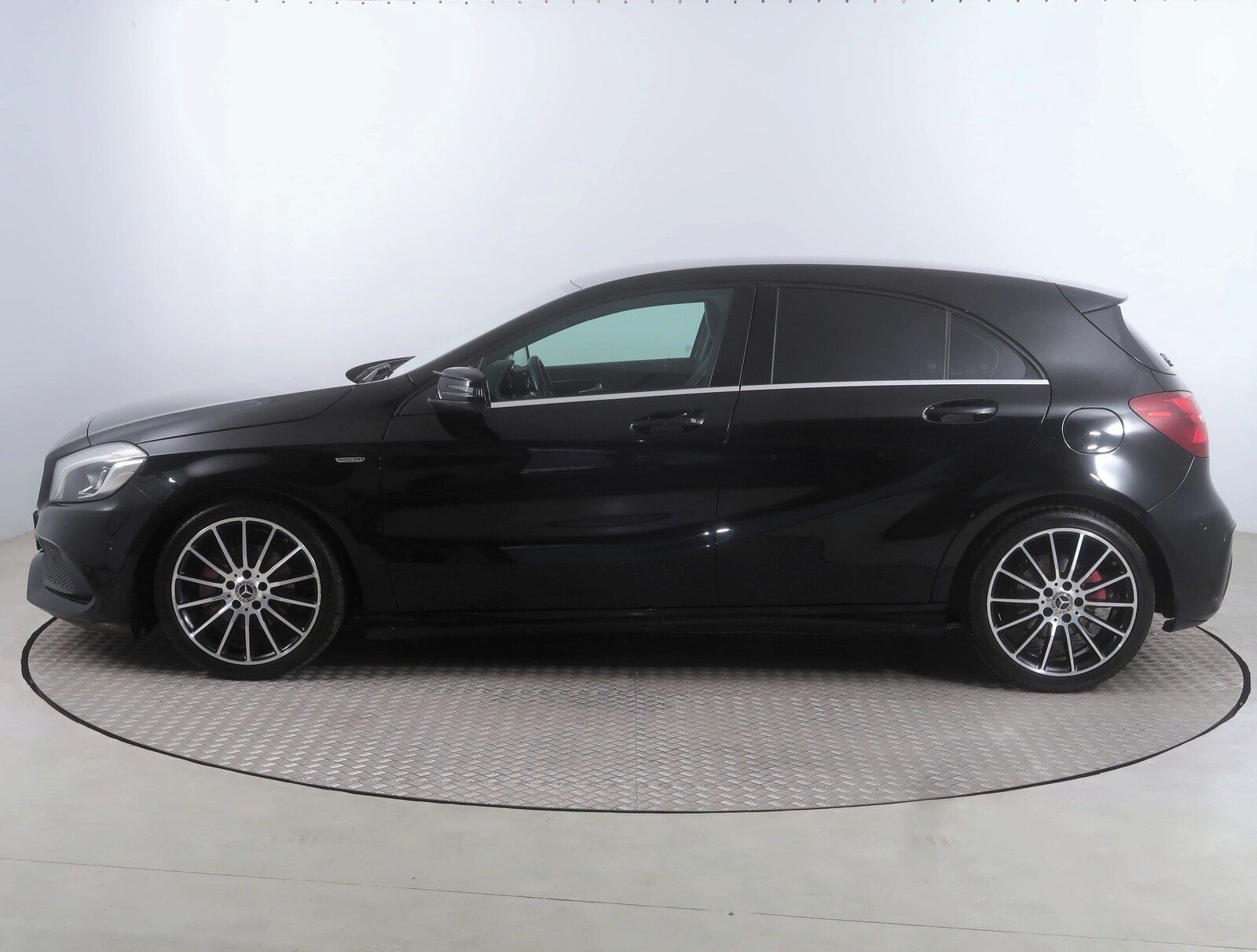 Mercedes-Benz Třídy A, 180, AMG line - fotka 3