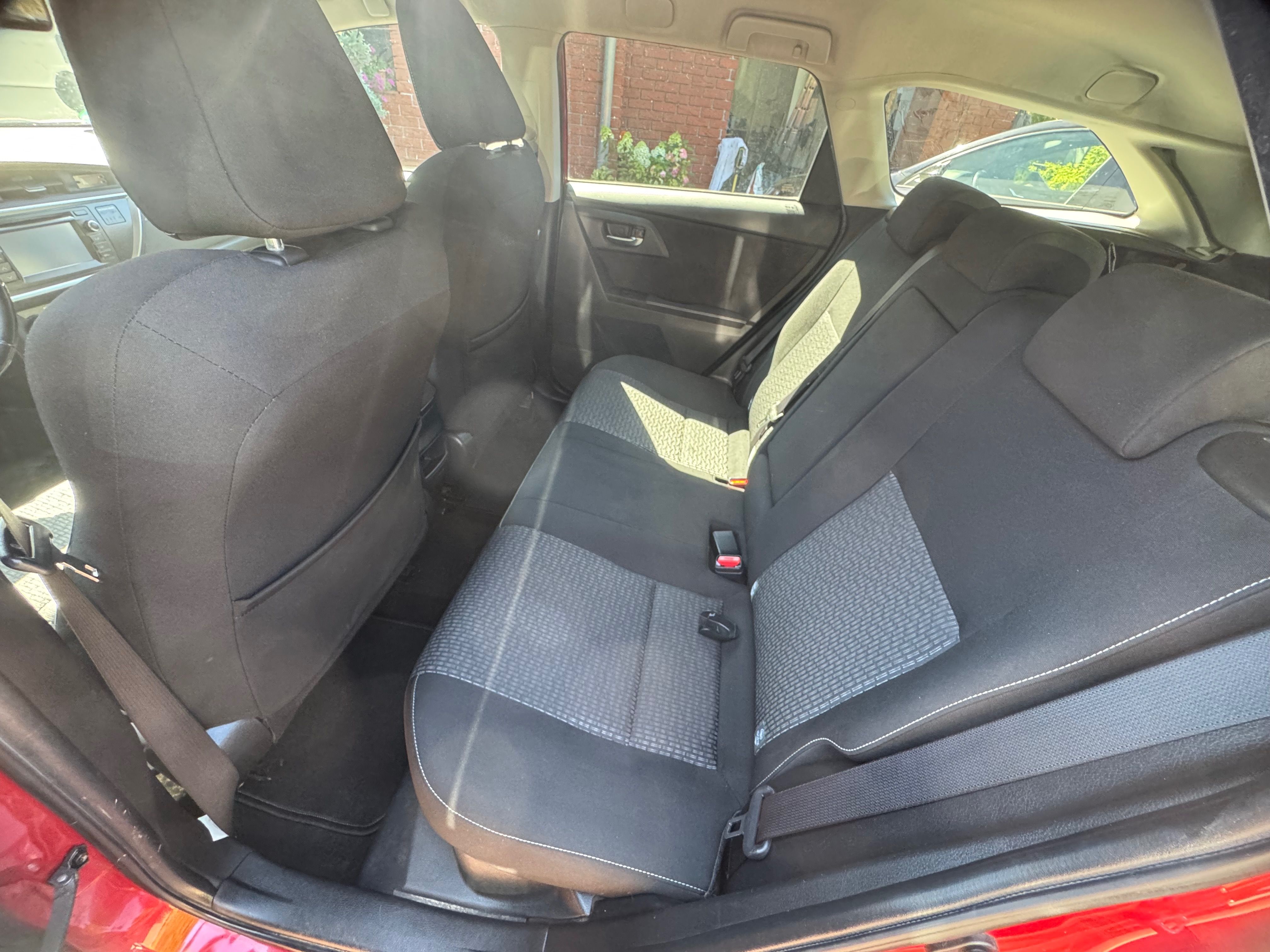 Toyota Auris, 1.8i hybrid naj 141tis.km - fotka 6