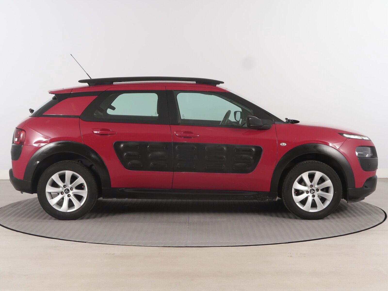 Citroën C4 Cactus, 1.6 BlueHDi, Tempomat - fotka 6