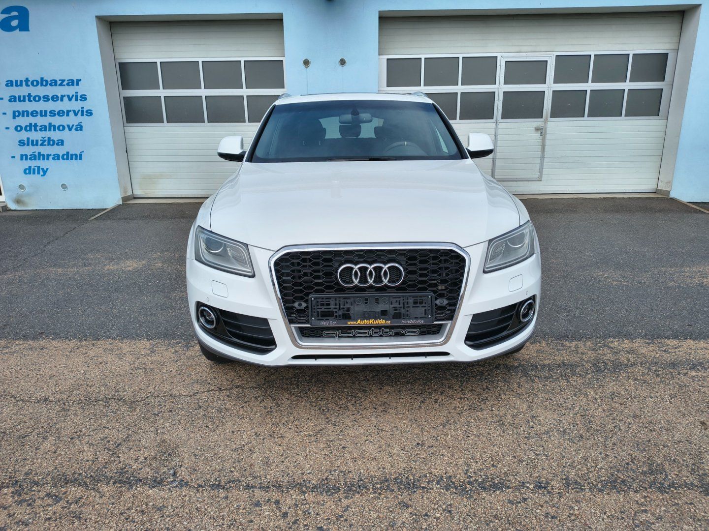 Audi Q5, 2,0TDi S-LINE,4x4, 140kW,navi - fotka 2