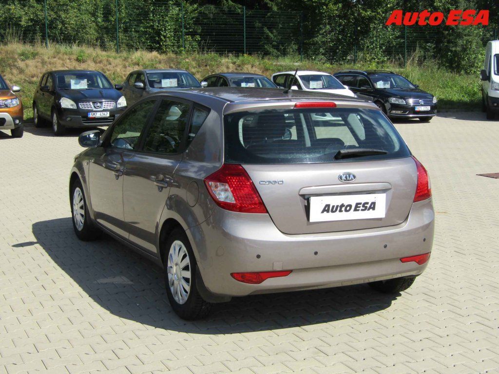 Kia Cee´d, 1.4CVVT,ČR,AC,park.čidla - fotka 6