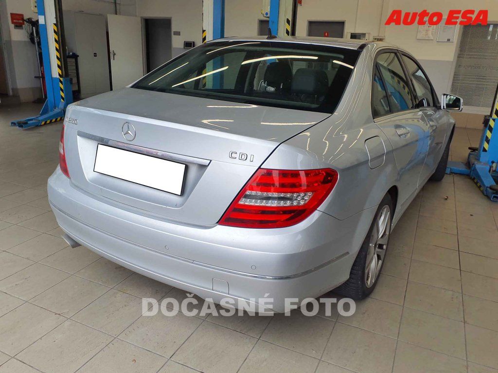 Mercedes-Benz Třídy C, 2.2d - fotka 2