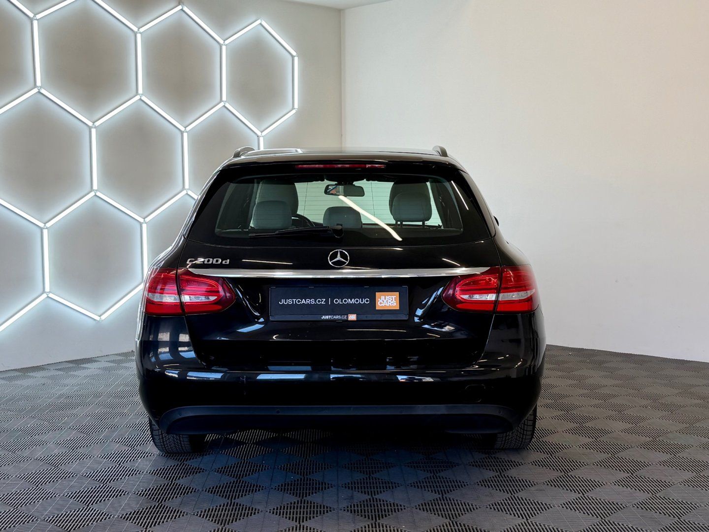 Mercedes-Benz Třídy C, 200D 100kW/AUTOMAT/ČR - fotka 5