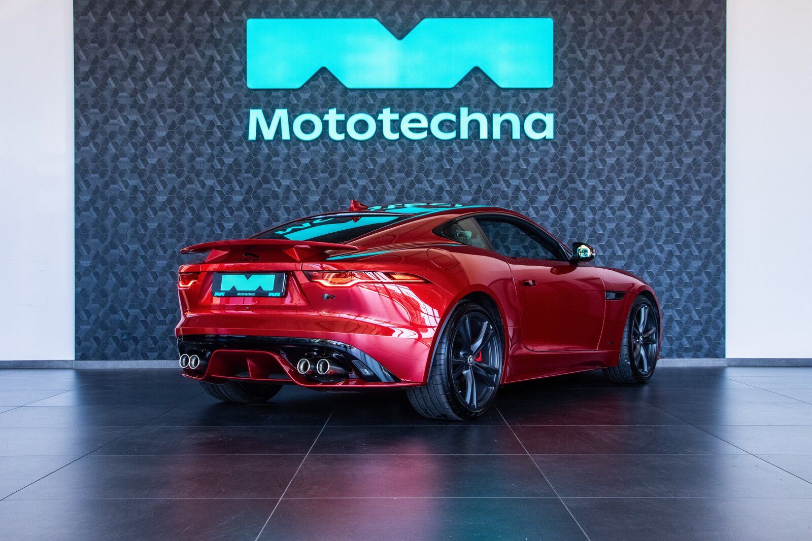 Jaguar F-Type, 575 V8 Kompressor - fotka 5
