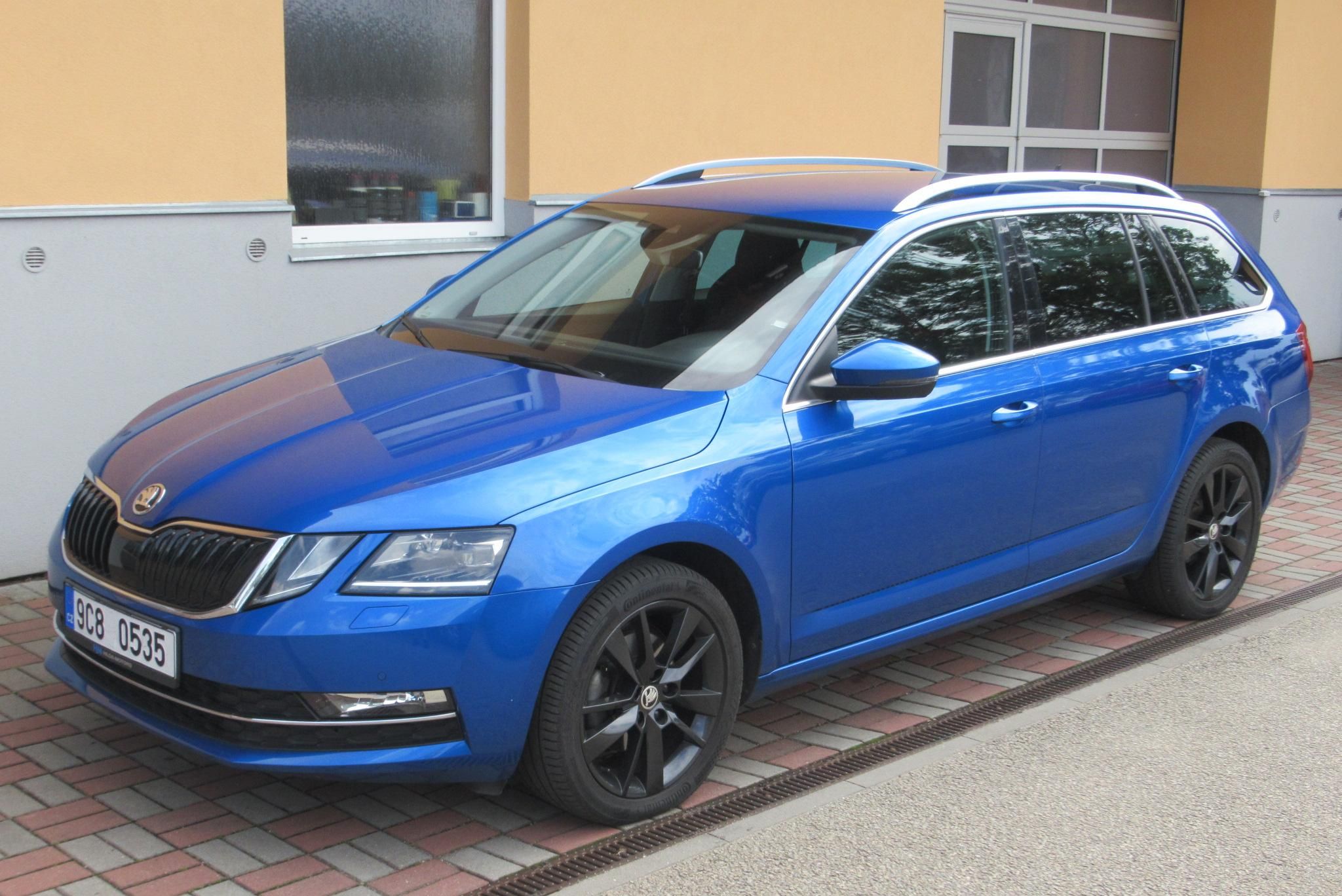 Škoda Octavia, 2.0 TDI DSG STYLE NAVI TAŽNÉ - fotka 4