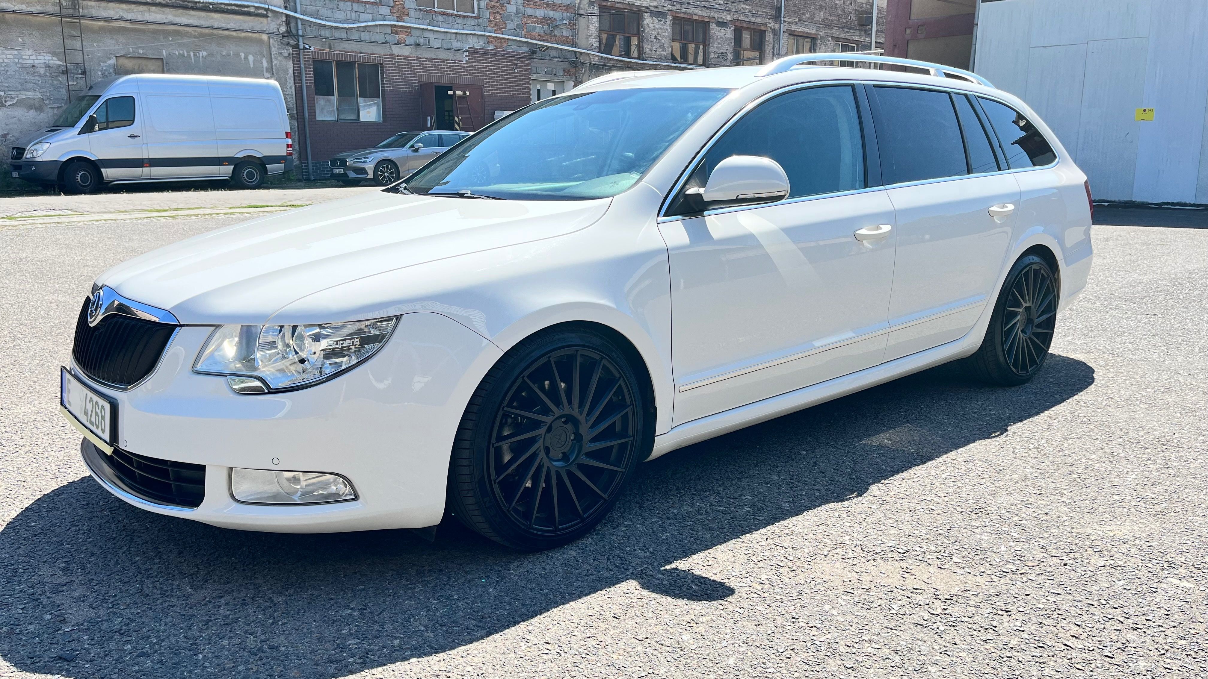 Škoda Superb, Škoda Superb Combi TDI - fotka 2