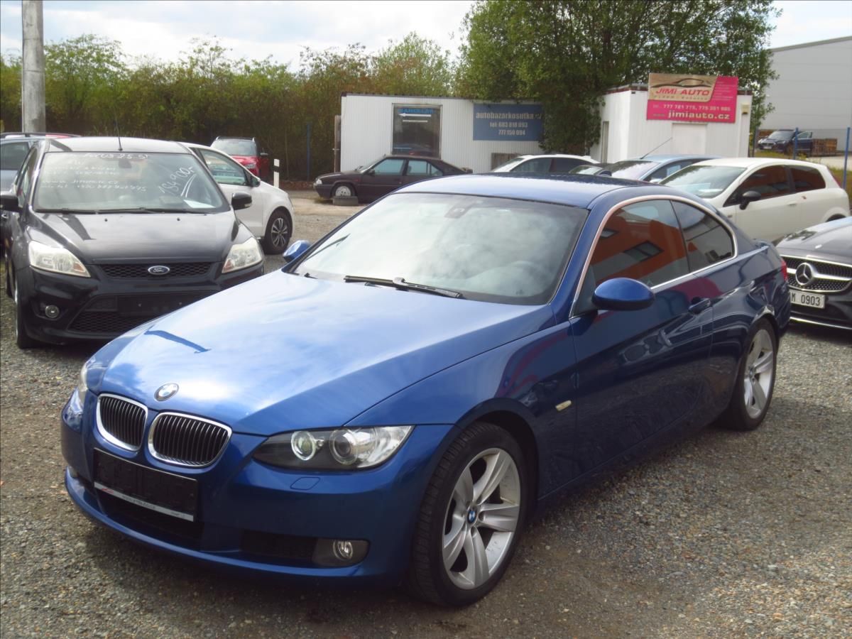 BMW Řada 3, 330i N52 200kW MAN