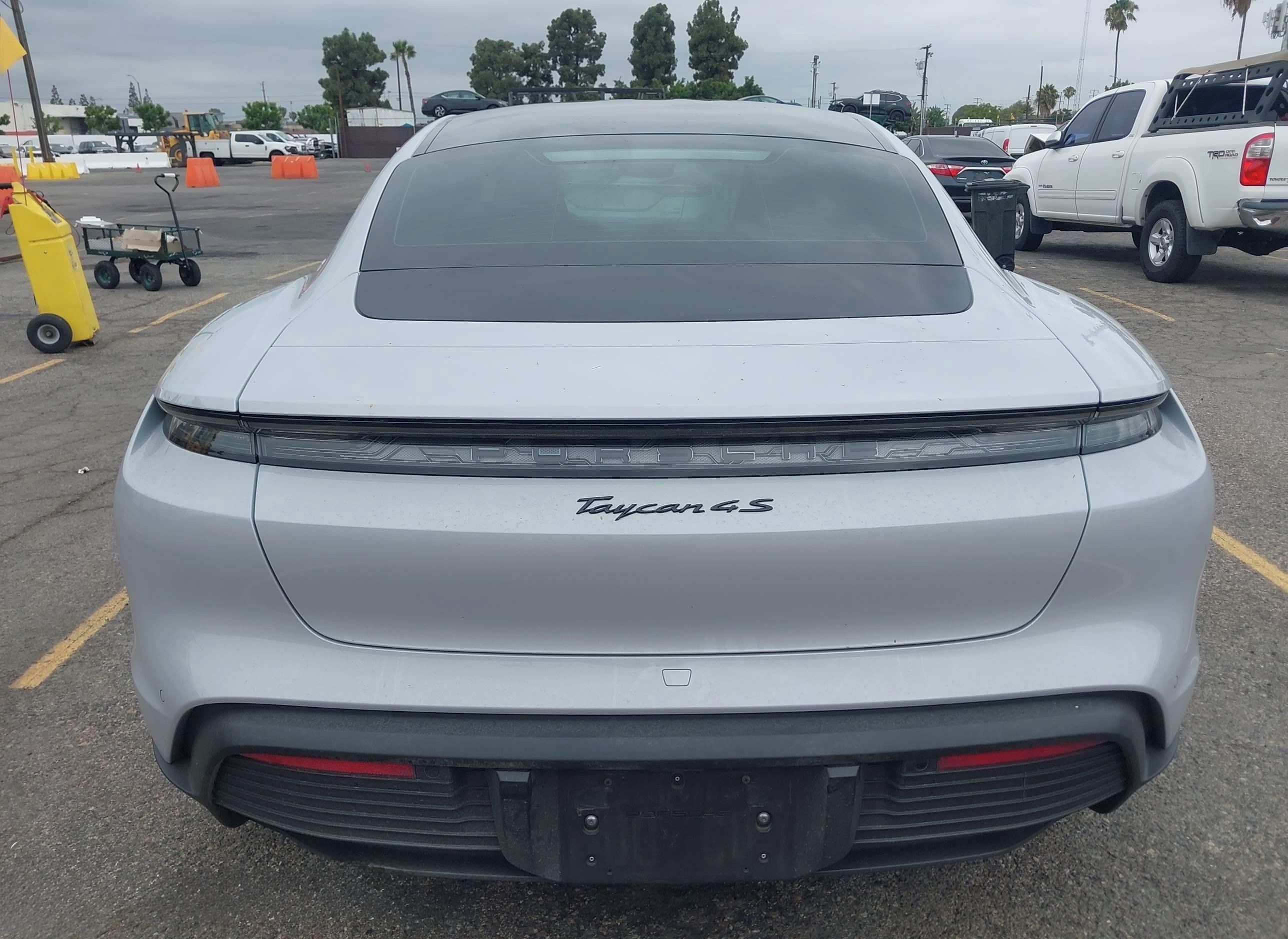 Porsche Taycan, Auto na cestě - fotka 6