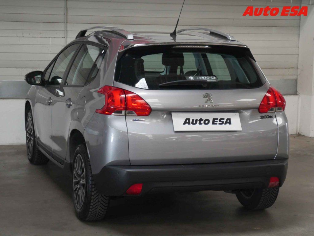 Peugeot 2008, 1.2 - fotka 4