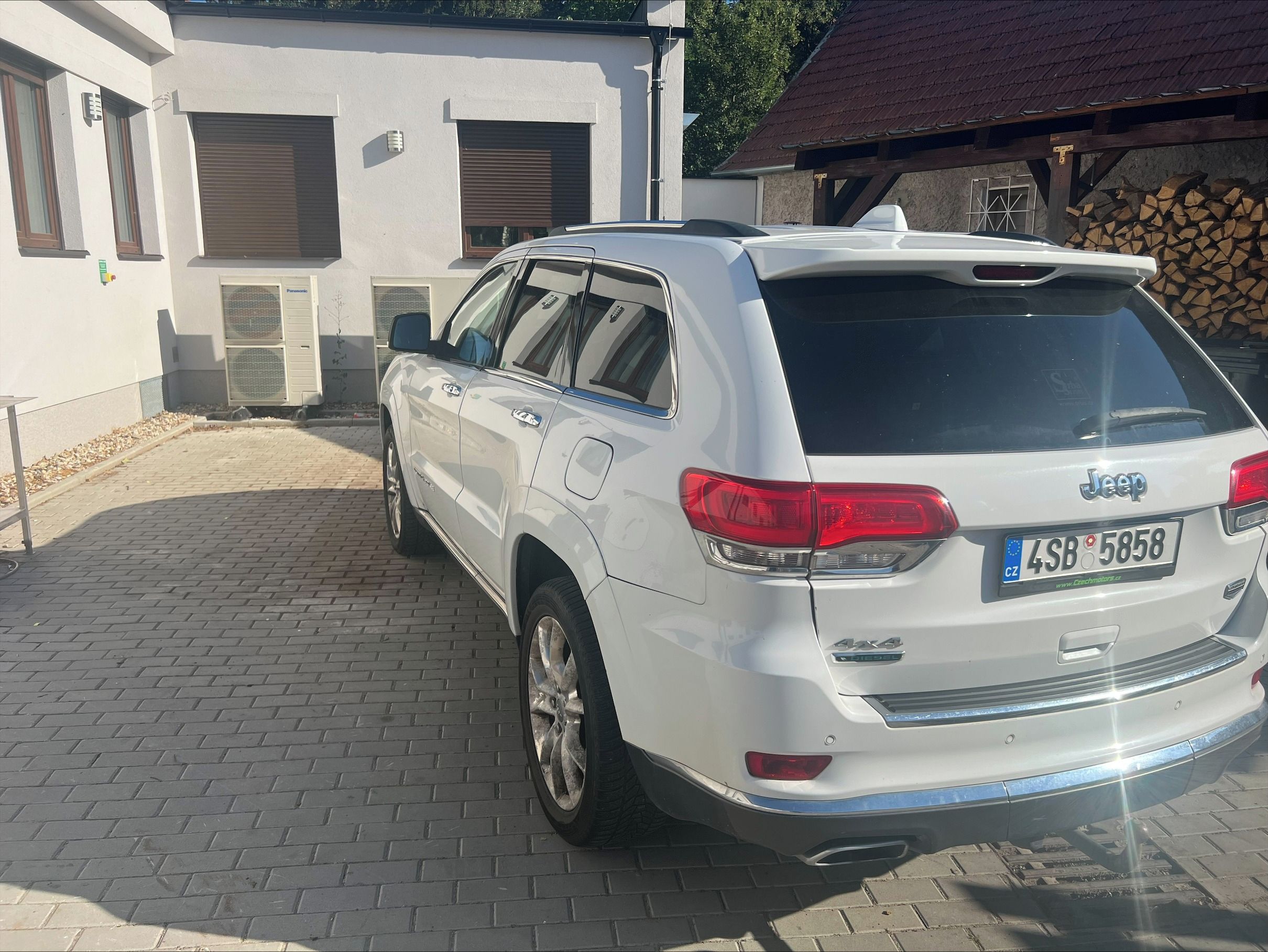 Jeep Grand Cherokee, 3.0 CRD 184 KW/ výbava SUMMIT - fotka 4