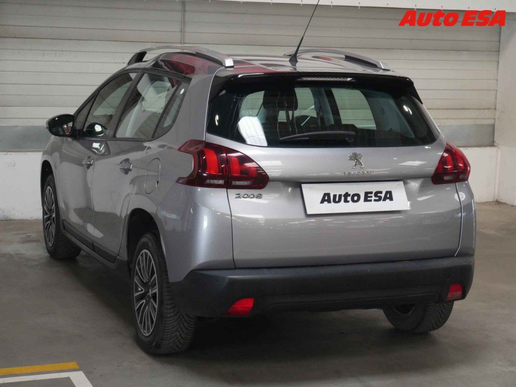 Peugeot 2008, 1.2 PT,ČR - fotka 4