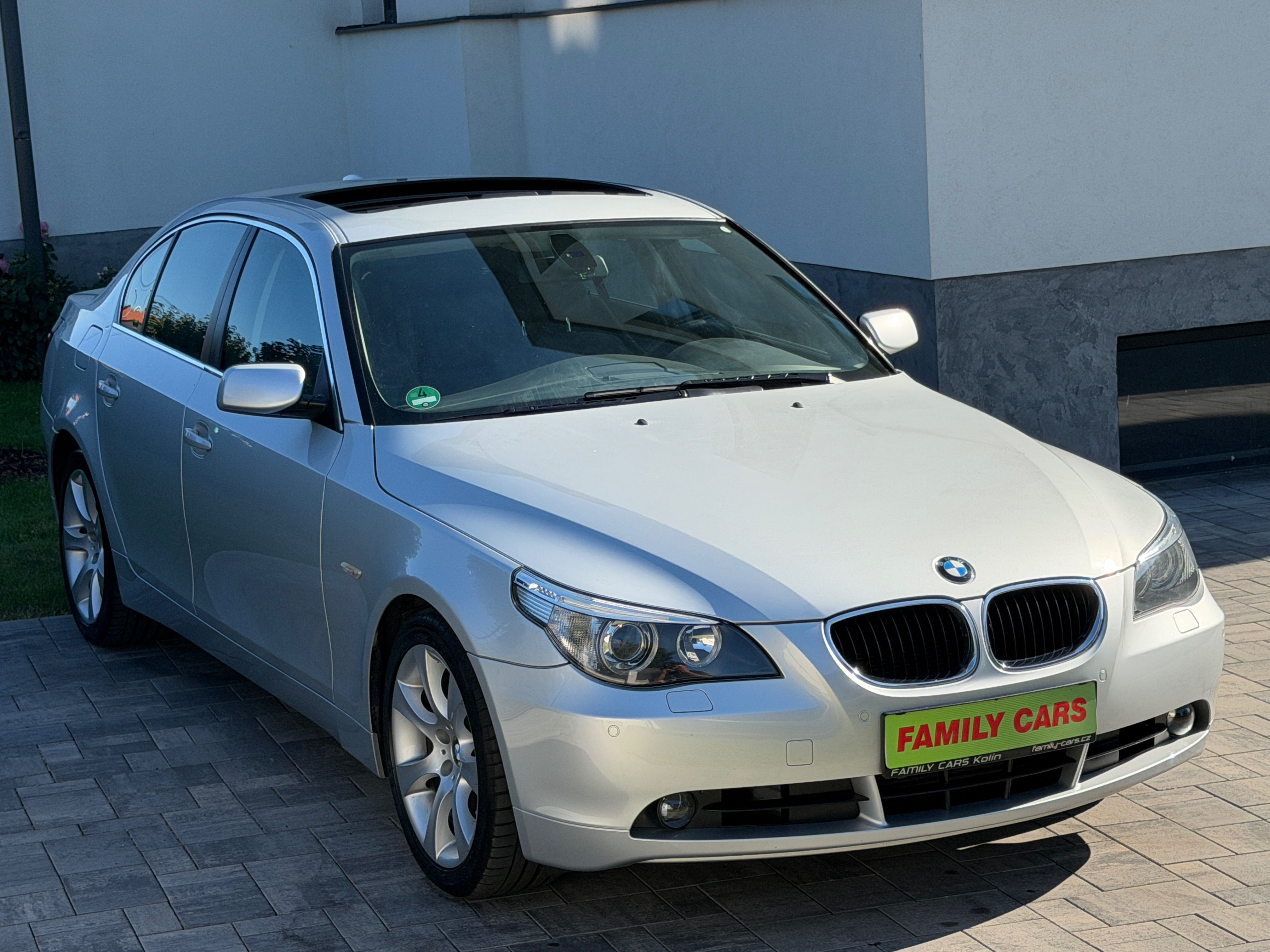 BMW Řada 5, 525,2.MAJ,PRAVIDELNÝSERVIS,TOP - fotka 3