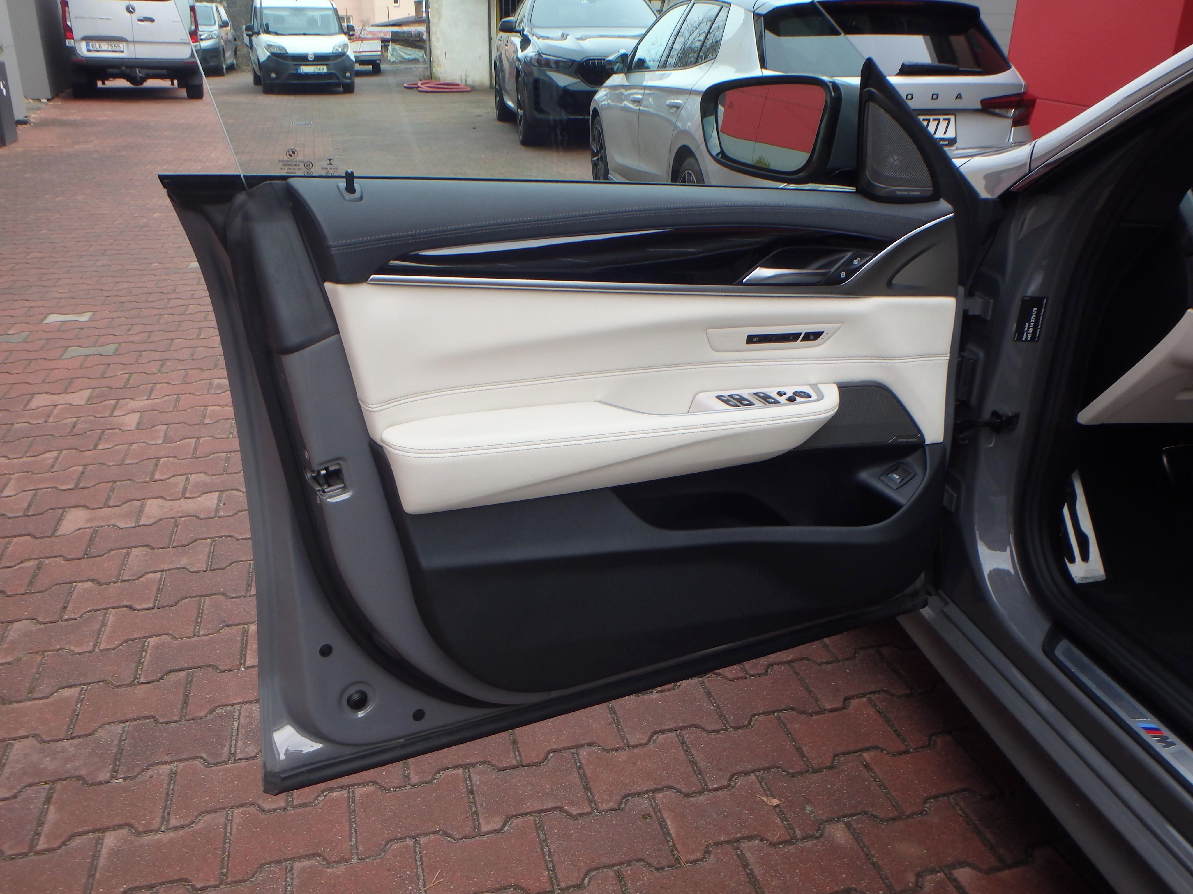 BMW Řada 6, 640 GT xD,INDIVIDUAL M Sport P - fotka 6
