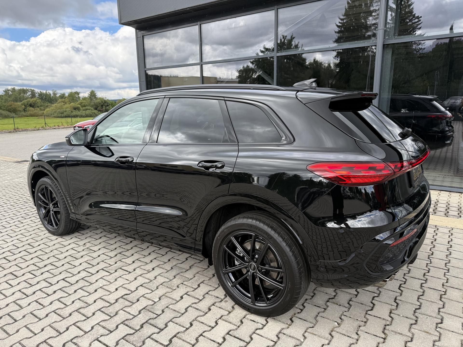 Audi Q5, TFSI 150kW 4X4 S-LINE R20 3D!! - fotka 5