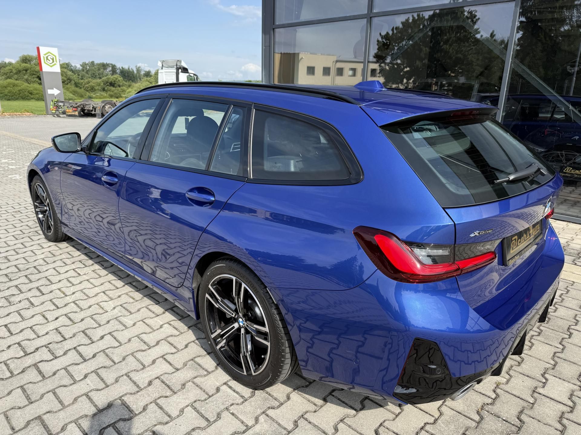BMW Řada 3, 330i XDRIVE 180kW M-PAKET TOP! - fotka 5