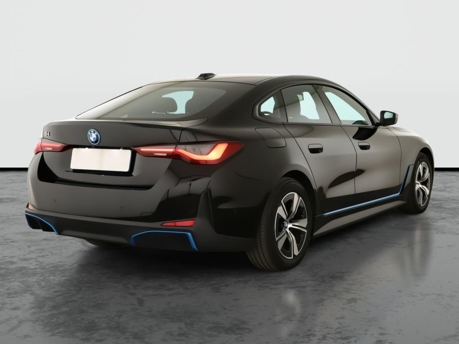 BMW i4, eDrive40, SoH 95% - fotka 5