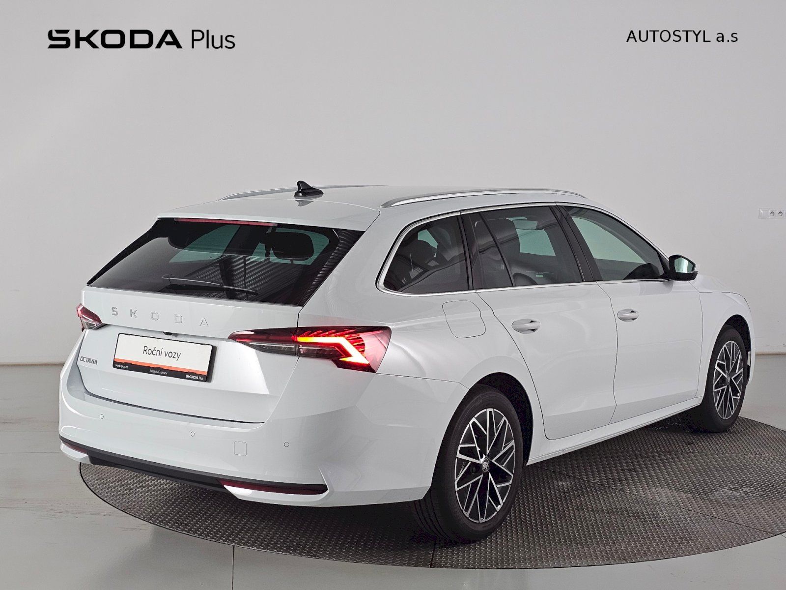 Škoda Octavia, COMBI 1.5TSI DSG BUSINESS TOP - fotka 2