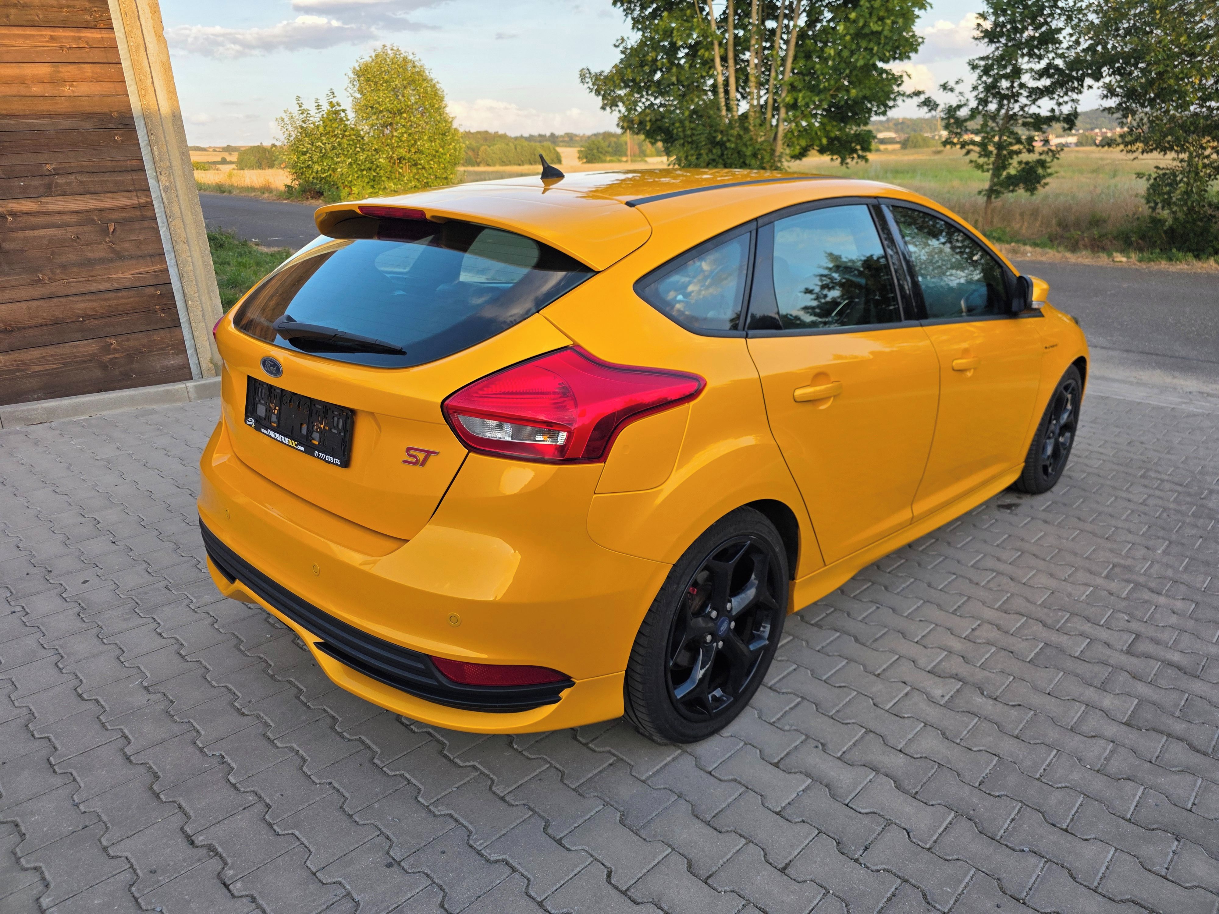 Ford Focus, 2.0 ST 184kW Recaro Top Stav - fotka 3