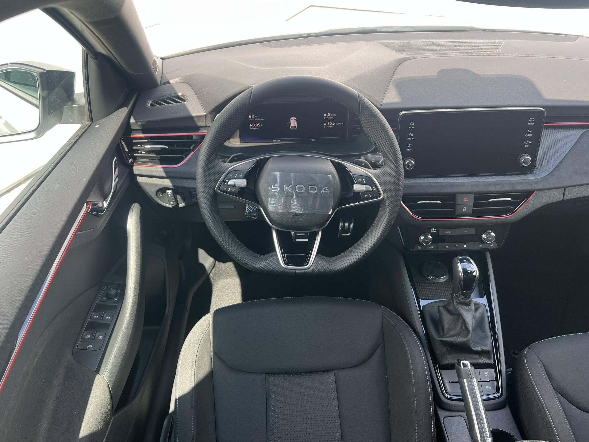 Škoda Scala, Dynamic 7DSG 1,0TSI - fotka 4