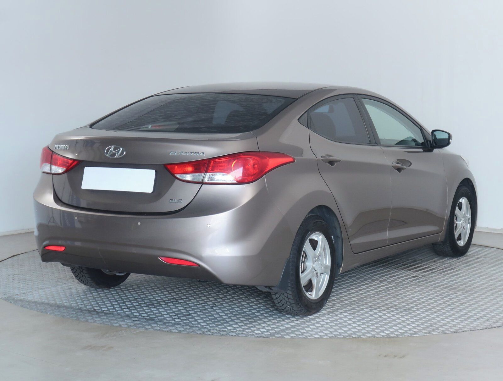 Hyundai Elantra, 1.6, Serv.kniha - fotka 5