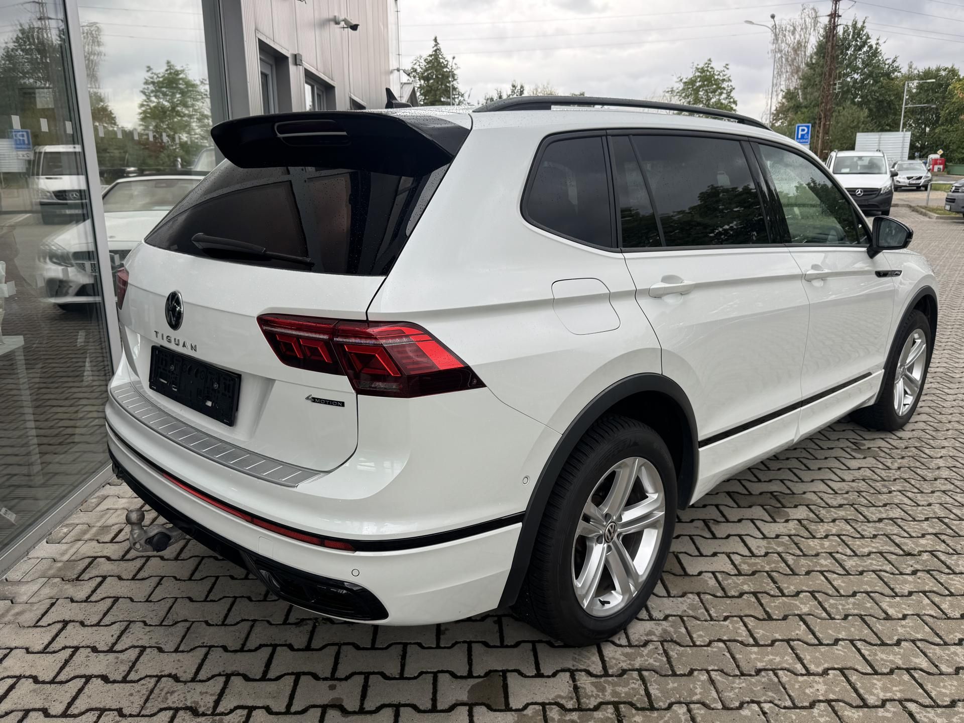 Volkswagen Tiguan Allspace, 2,0TSi R DSG 4x4 TAŽNÉ 7.MÍST - fotka 5