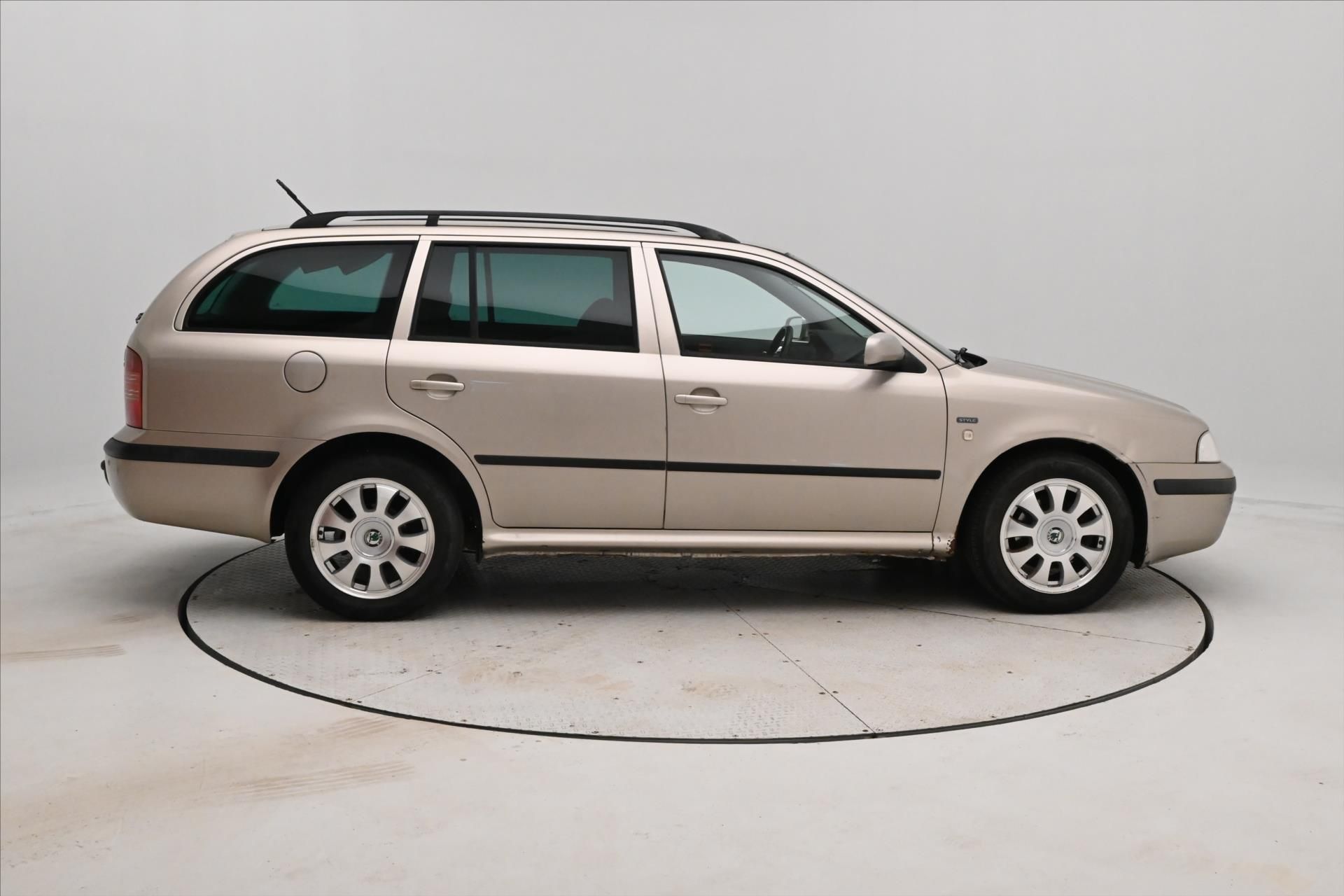 Škoda Octavia, 1,9 TDI 81 kW Ambition Tažné - fotka 4