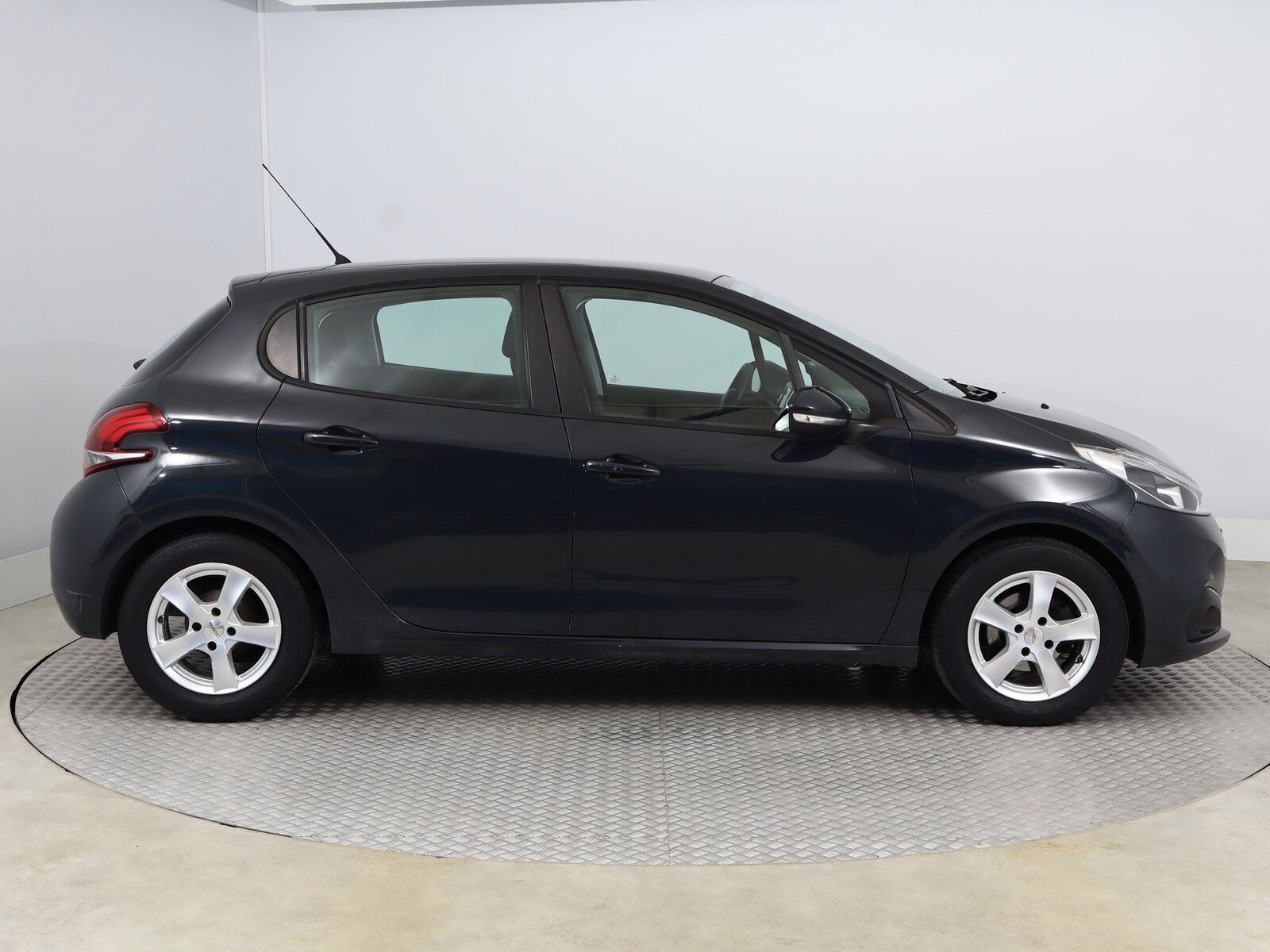 Peugeot 208, 1.2 PureTech, ČR,1.maj - fotka 6