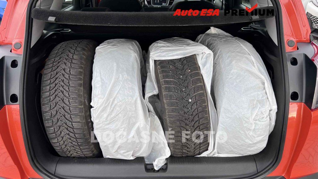 Opel Crossland X, 1.2T,1.maj,ČR - fotka 4