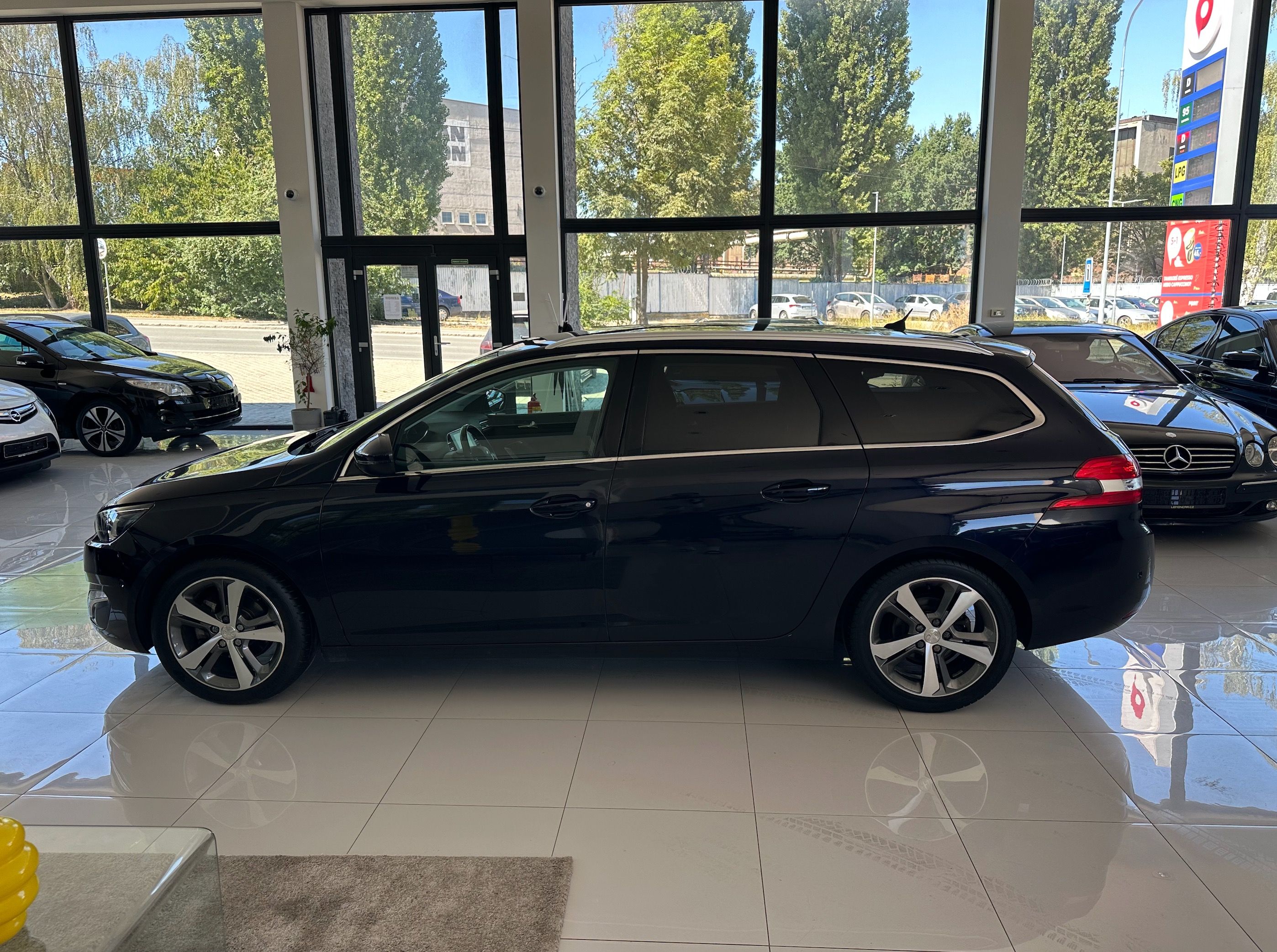 Peugeot 308, SW 1.2 | 96 kW | TOP STAV - fotka 5