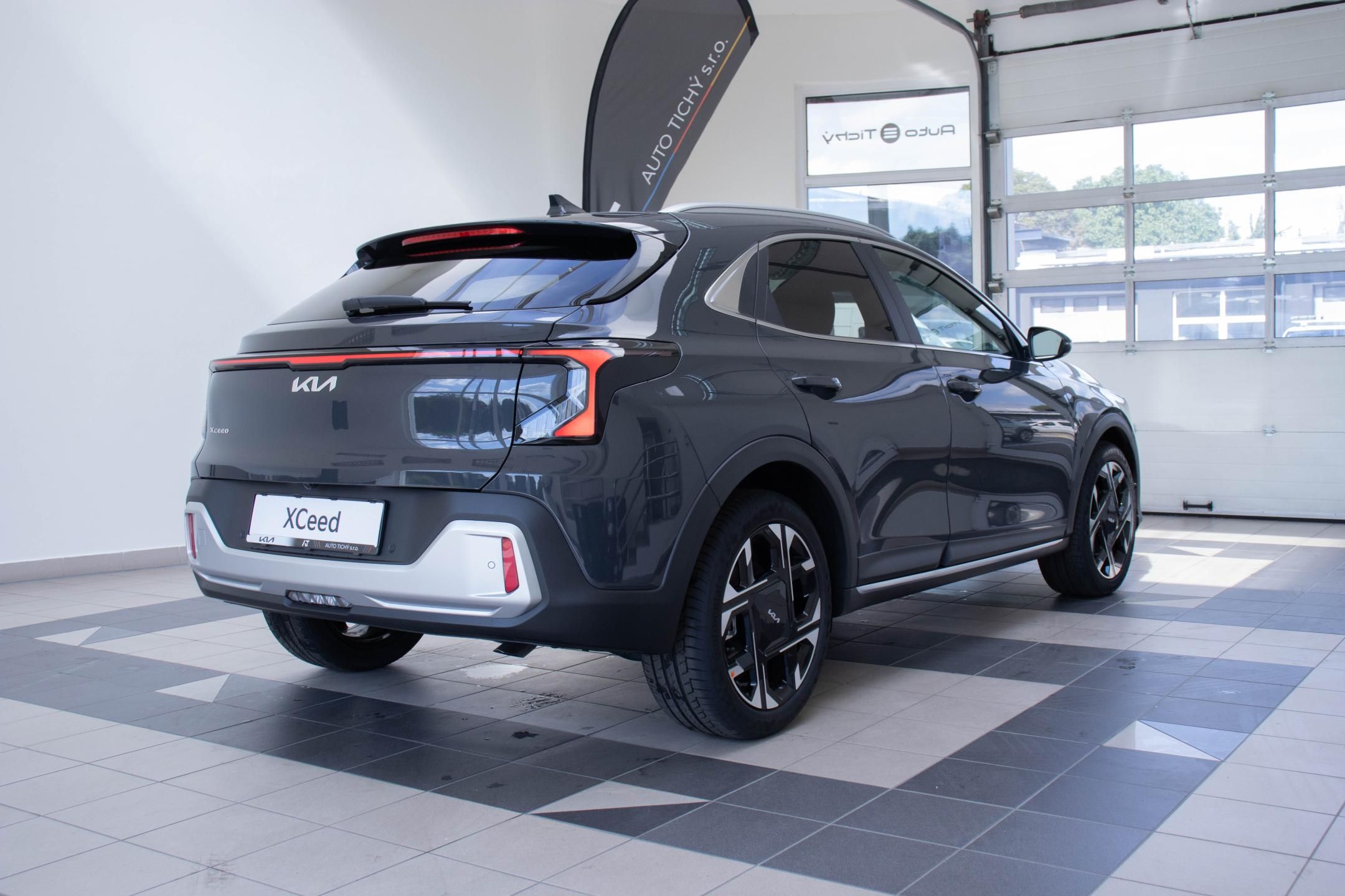 Kia XCee´d, 1.6 T-GDI GPF 7DCT TOP - fotka 4