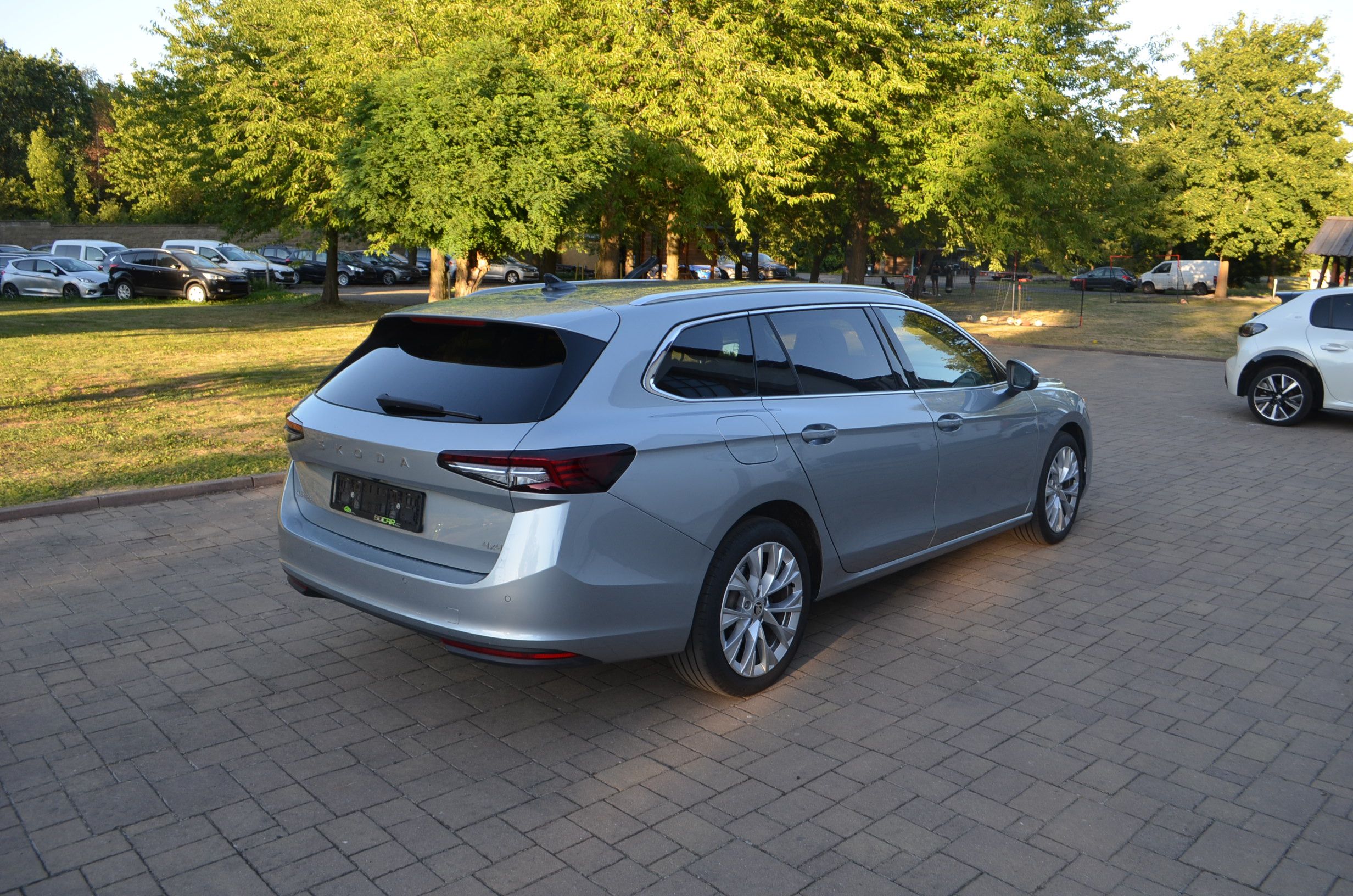 Škoda Superb, 2.0TDI*DSG*200PS*LAURIN*WEBAST - fotka 5