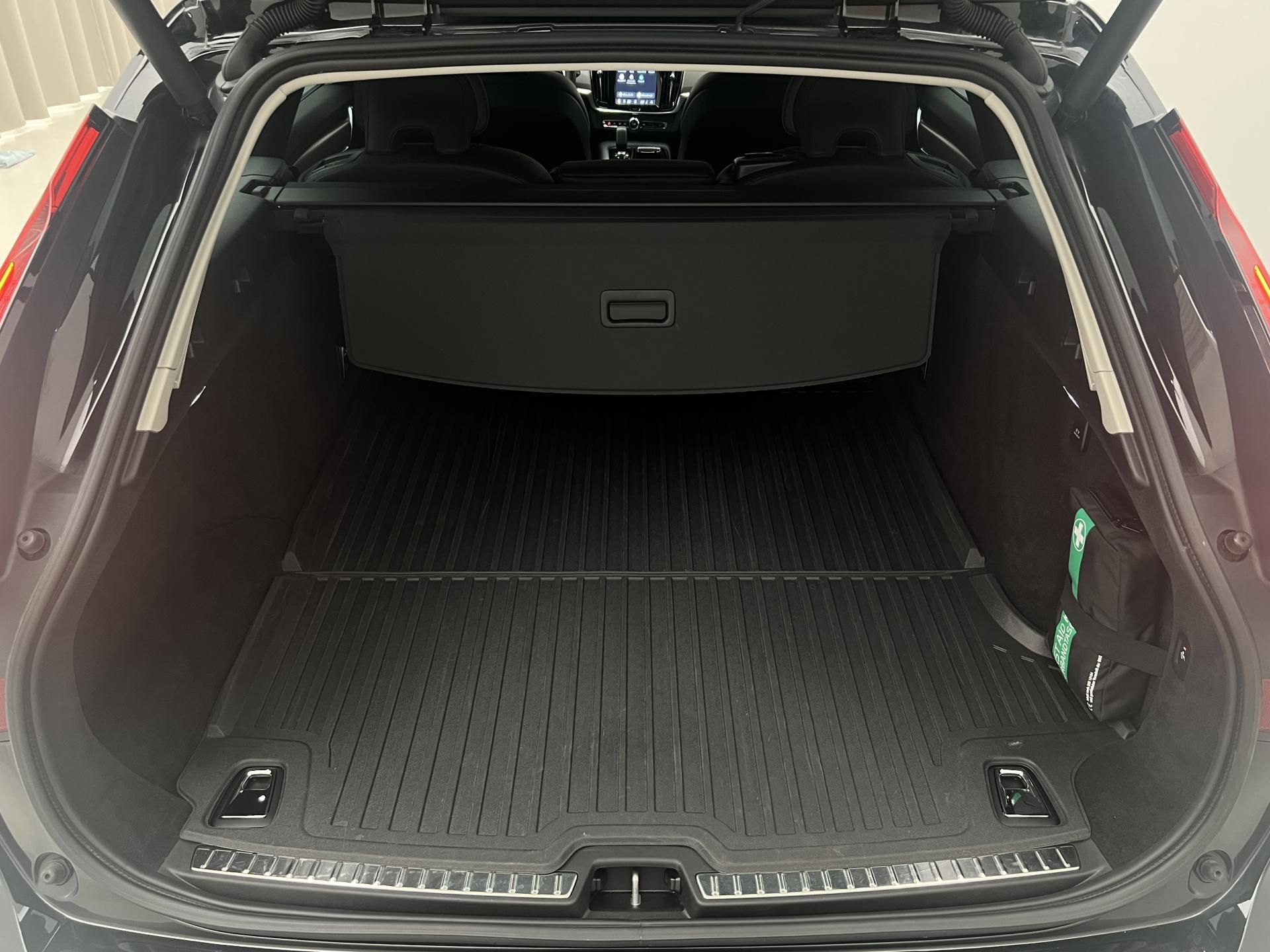 Volvo V90, T6 AWD DARK PLUS AUT - fotka 5