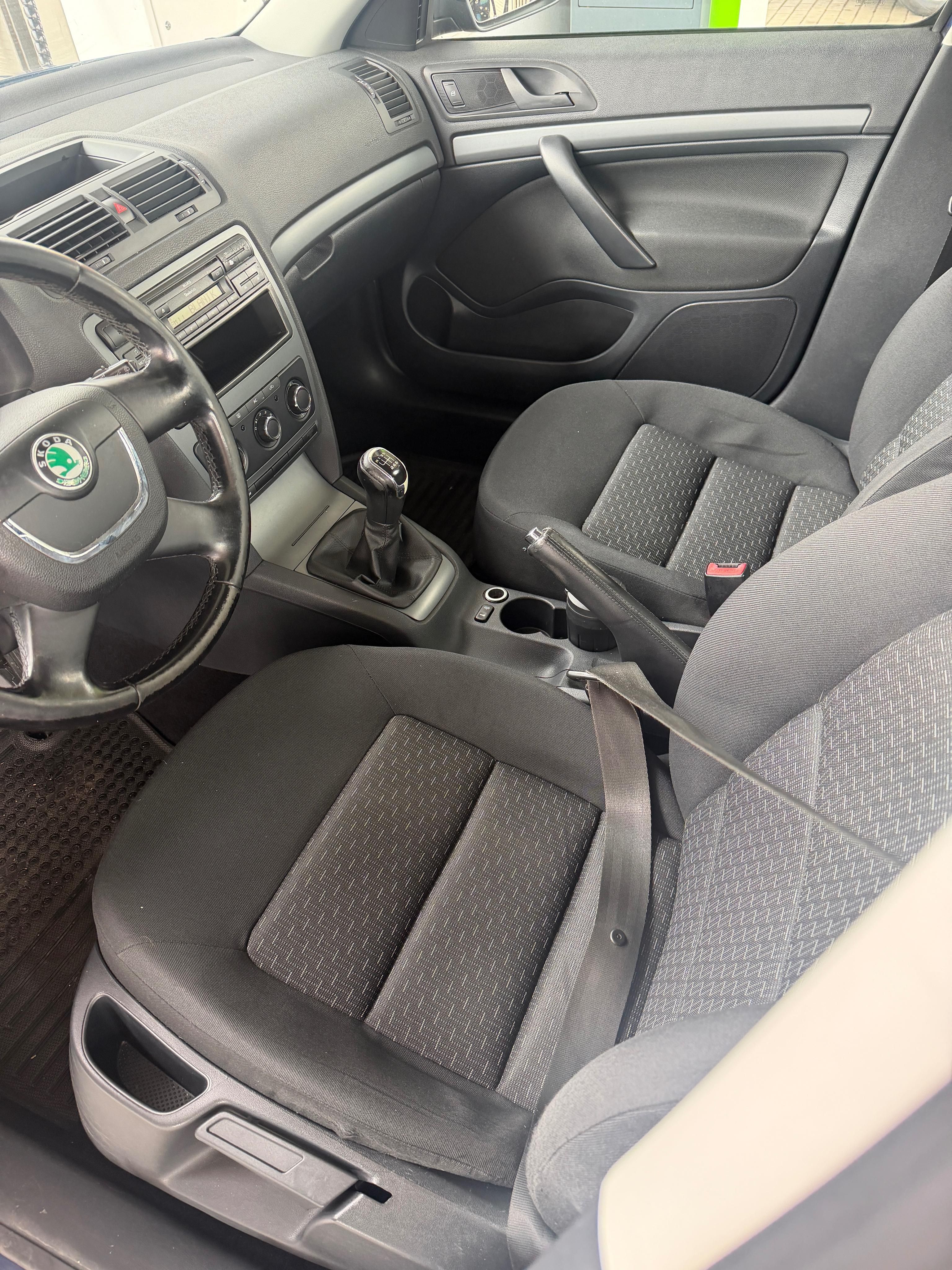 Škoda Octavia, 1,4benzin manual,nová STK - fotka 4