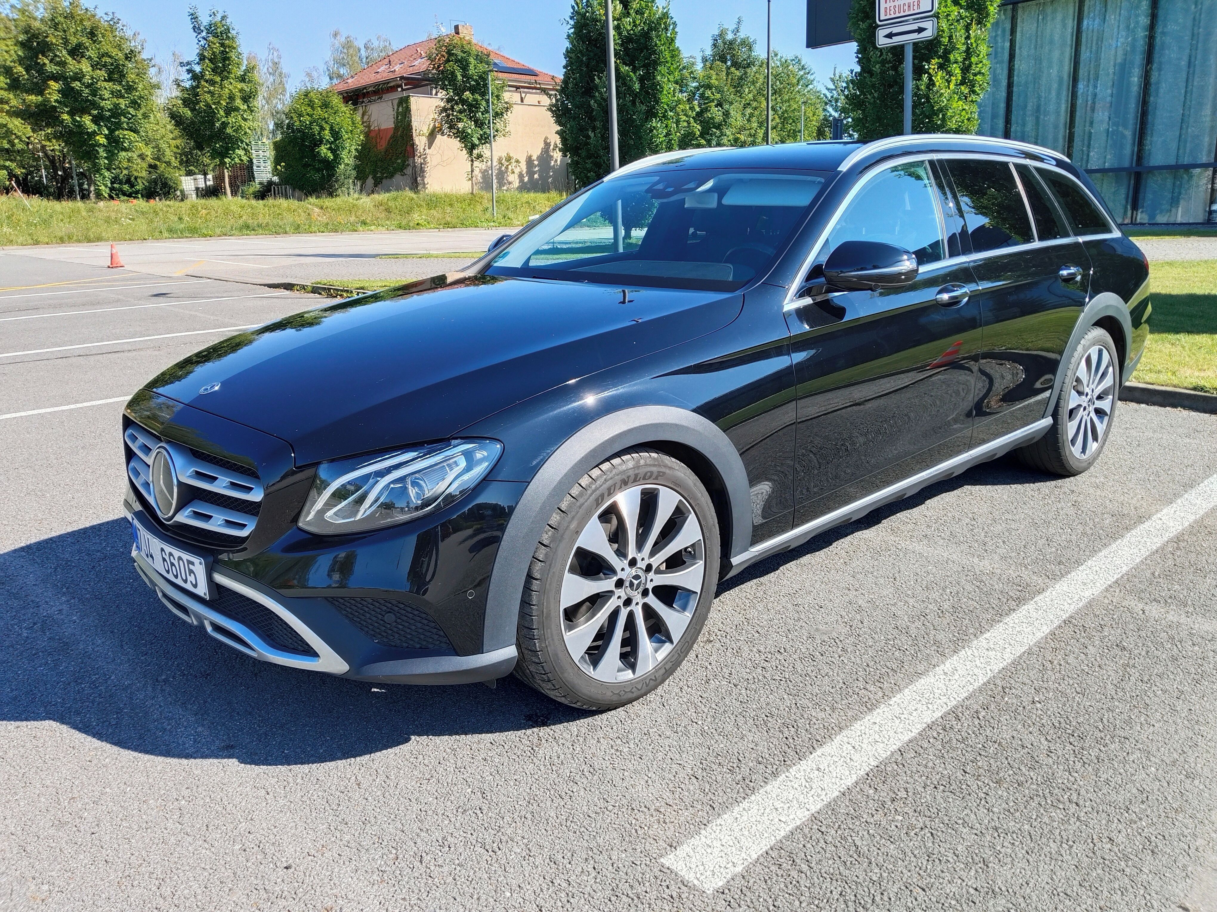 Mercedes-Benz Třídy E, 220 d 4Matic All-Terrain - fotka 5