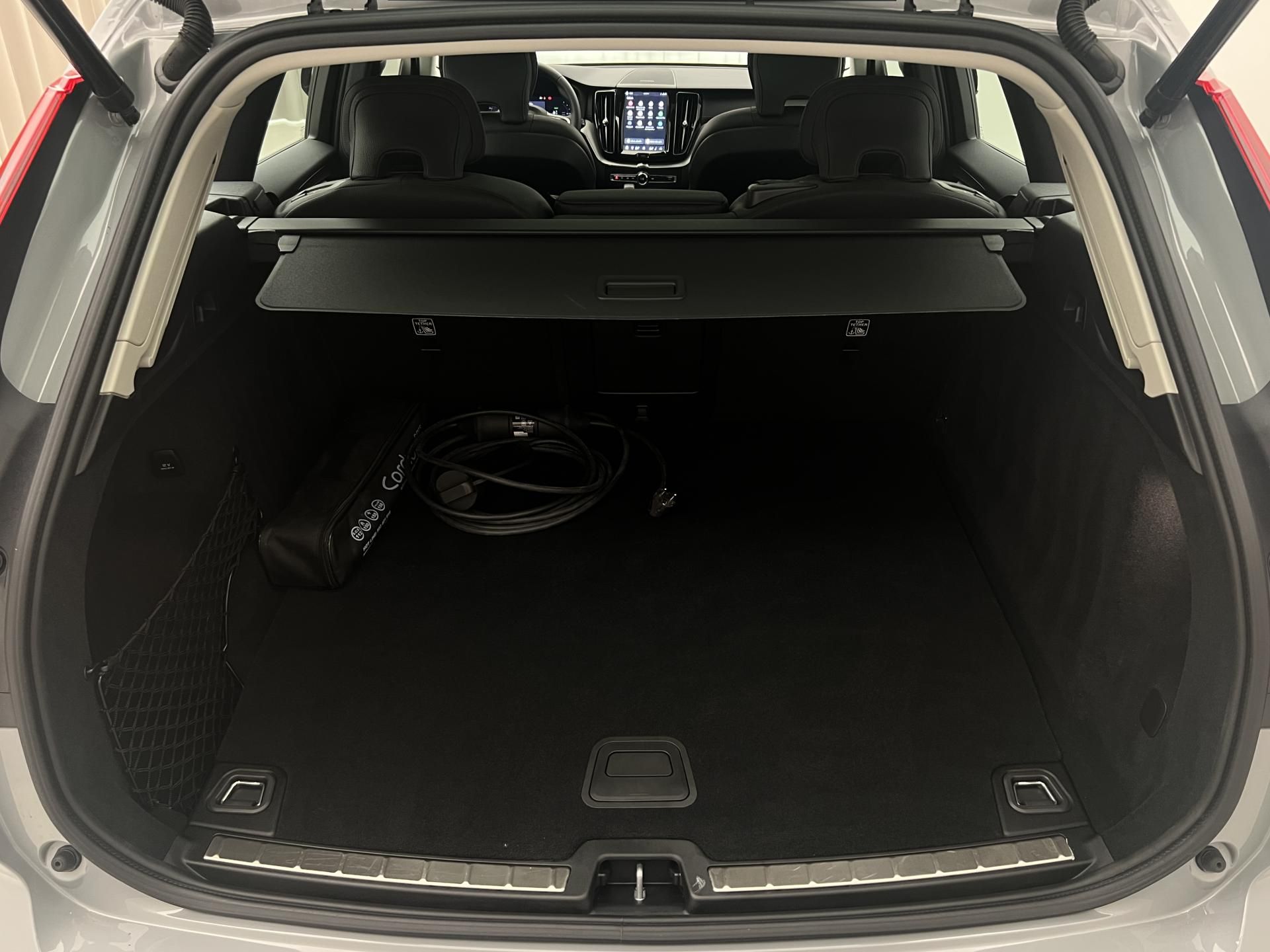 Volvo XC60, T8 AWD ULTRA DARK AUT CZ - fotka 5