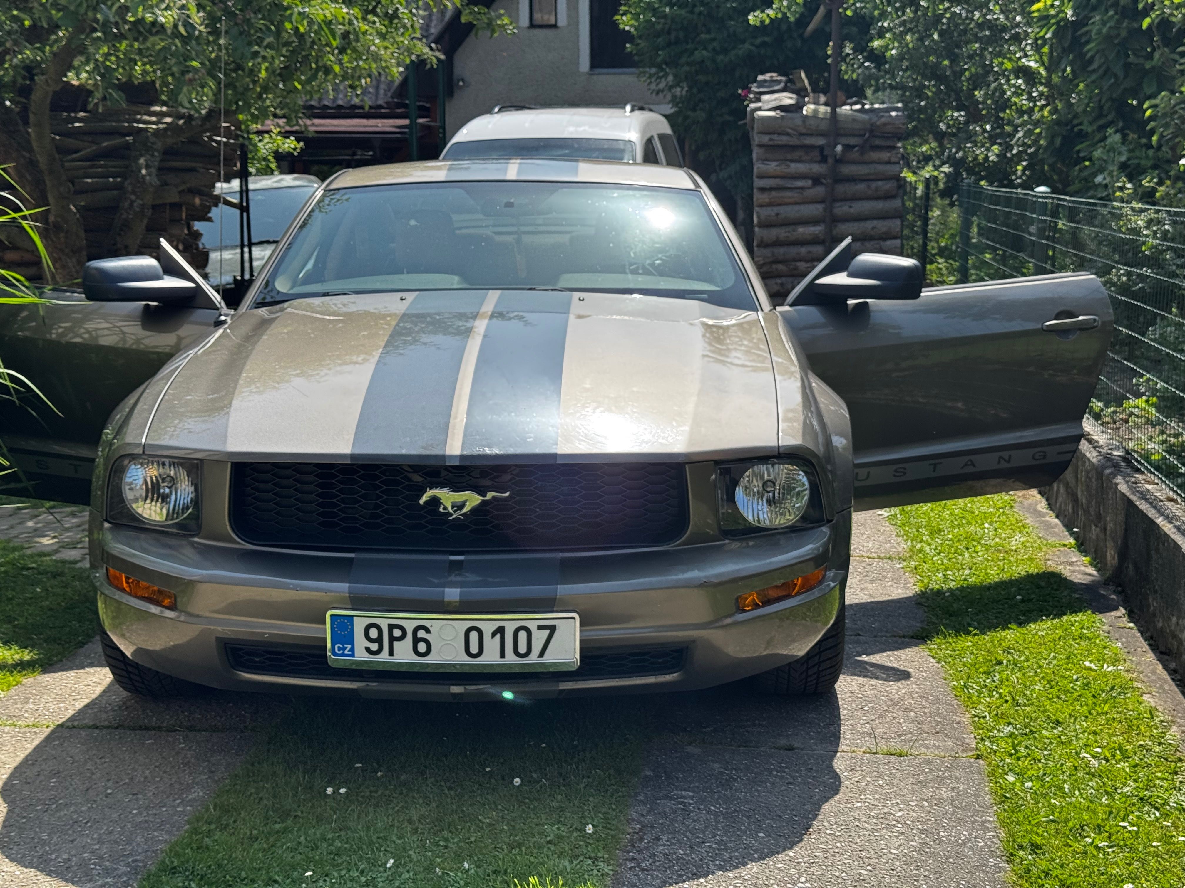 Ford Mustang, Ford Mustang 4.0 V6 - fotka 5