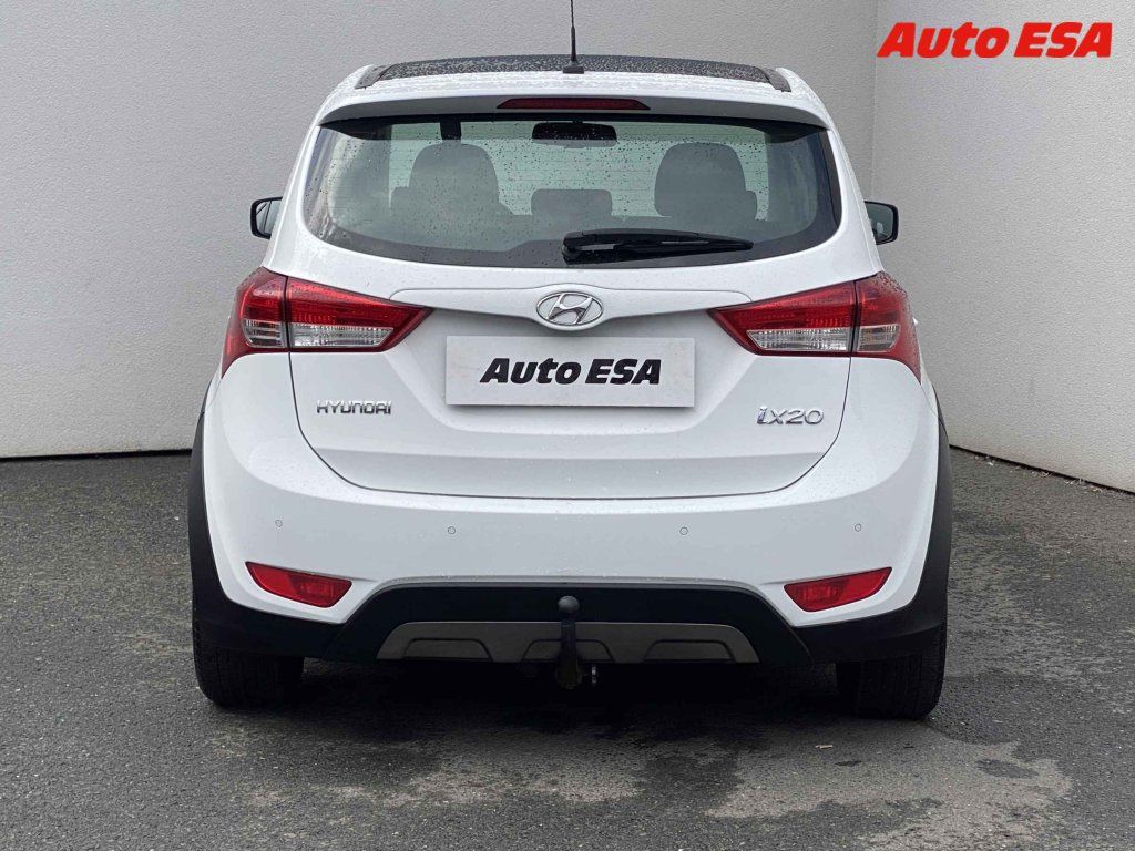 Hyundai ix20, 1.6i,AT - fotka 5