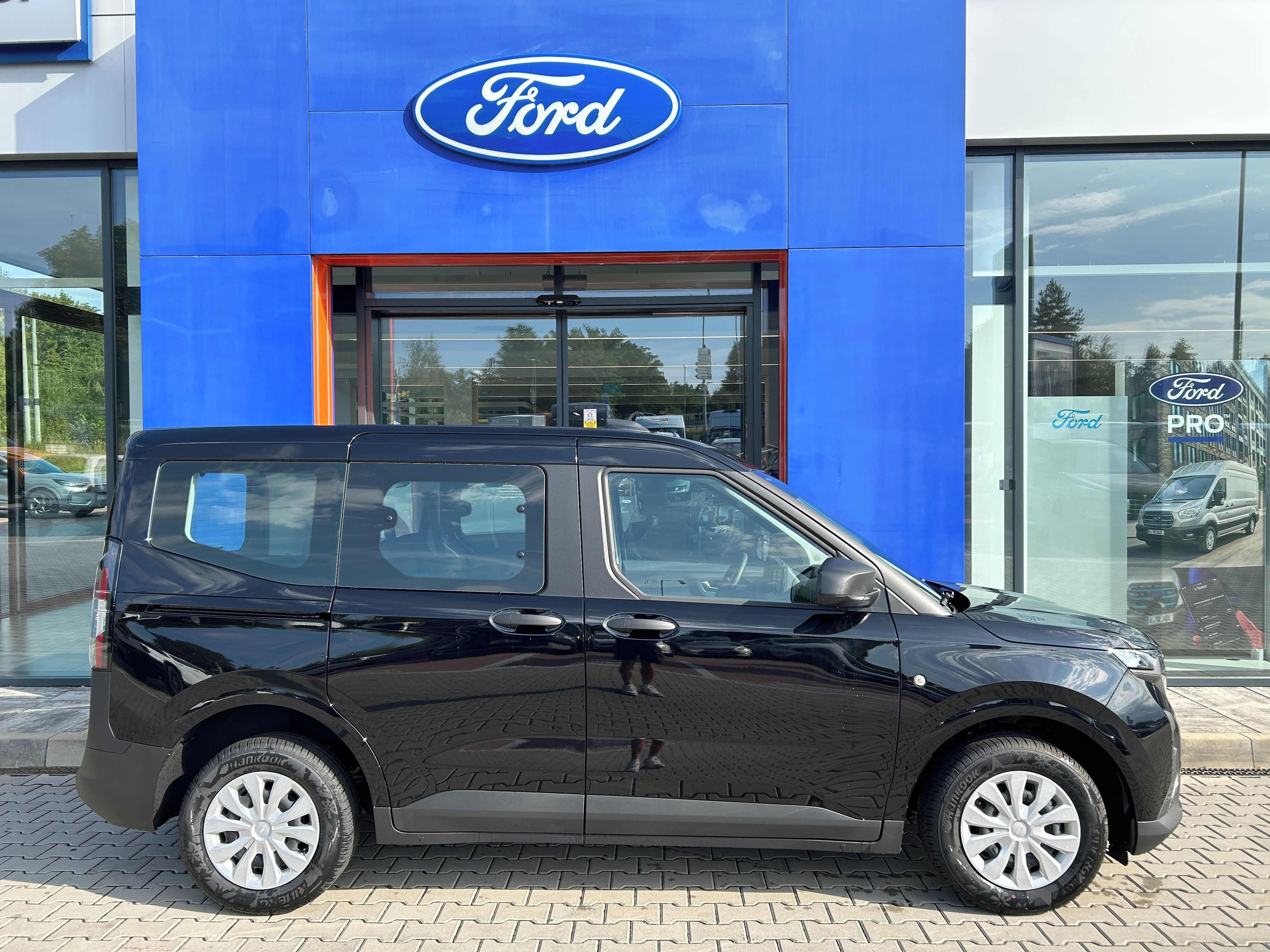 Ford Tourneo Courier, 1.0 EcoBoost 92 kW Trend L1 - fotka 3