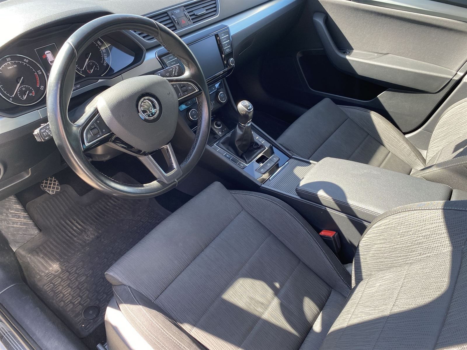 Škoda Superb, Combi 2.0 TDI 4x4 Ambition - fotka 6